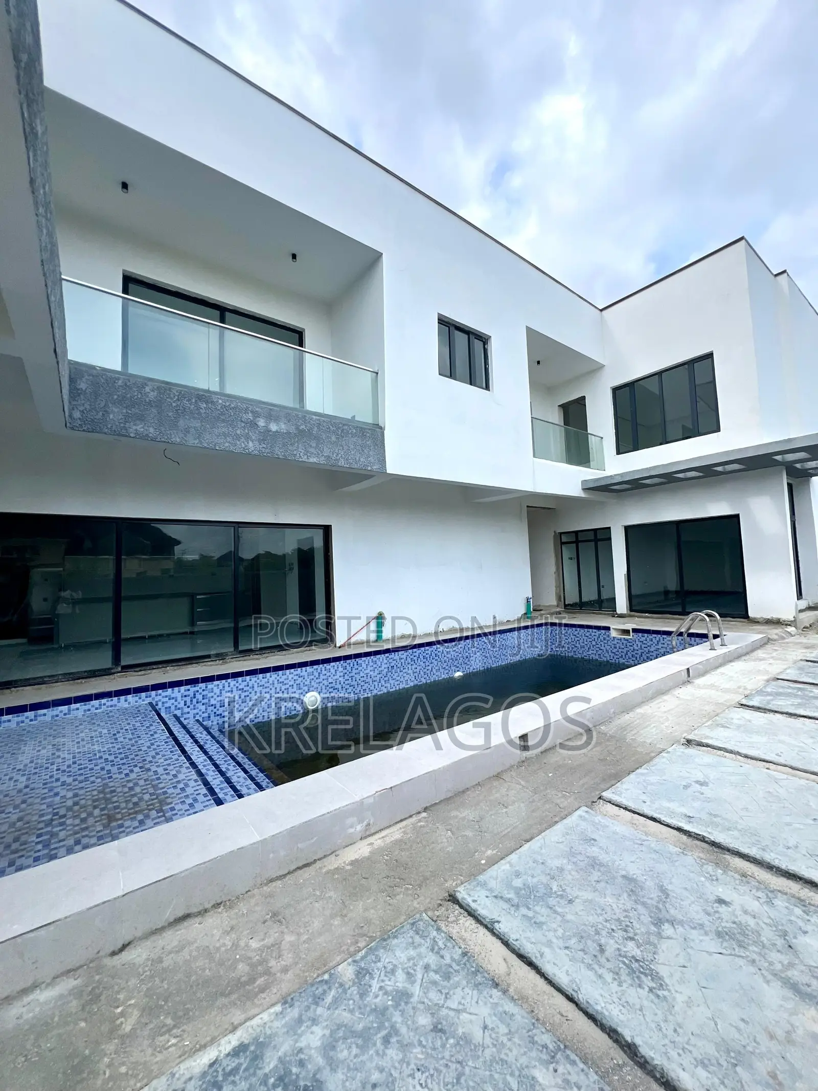 5bdrm Duplex in Osapa London for sale