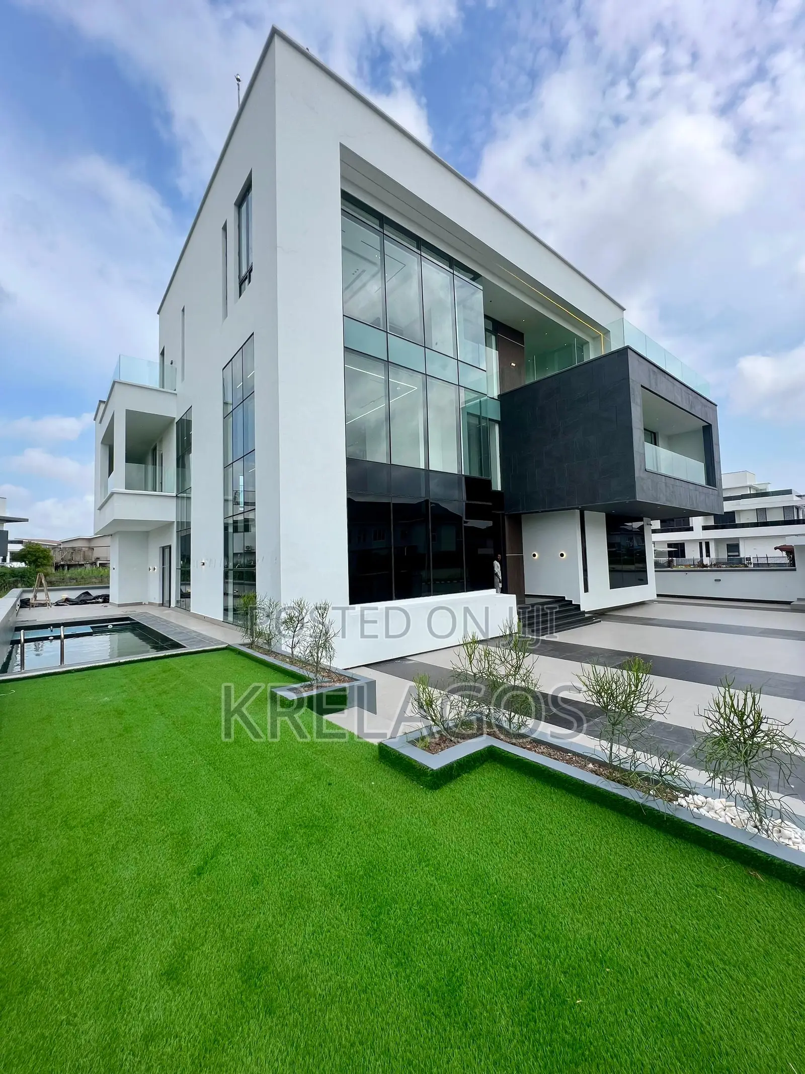 5bdrm Duplex in Osapa london for sale