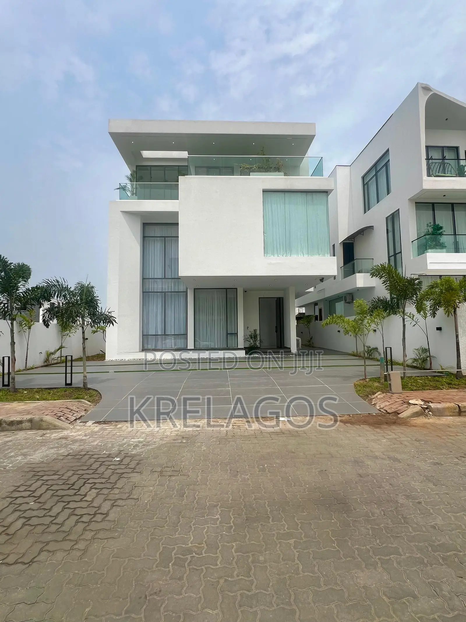 5bdrm Duplex in Ikate for sale