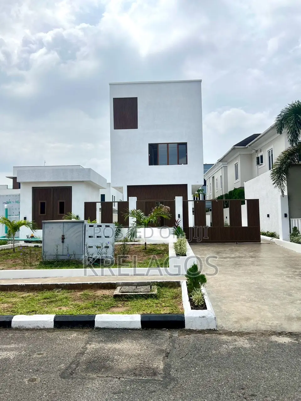 4bdrm Duplex in Osapa london for sale