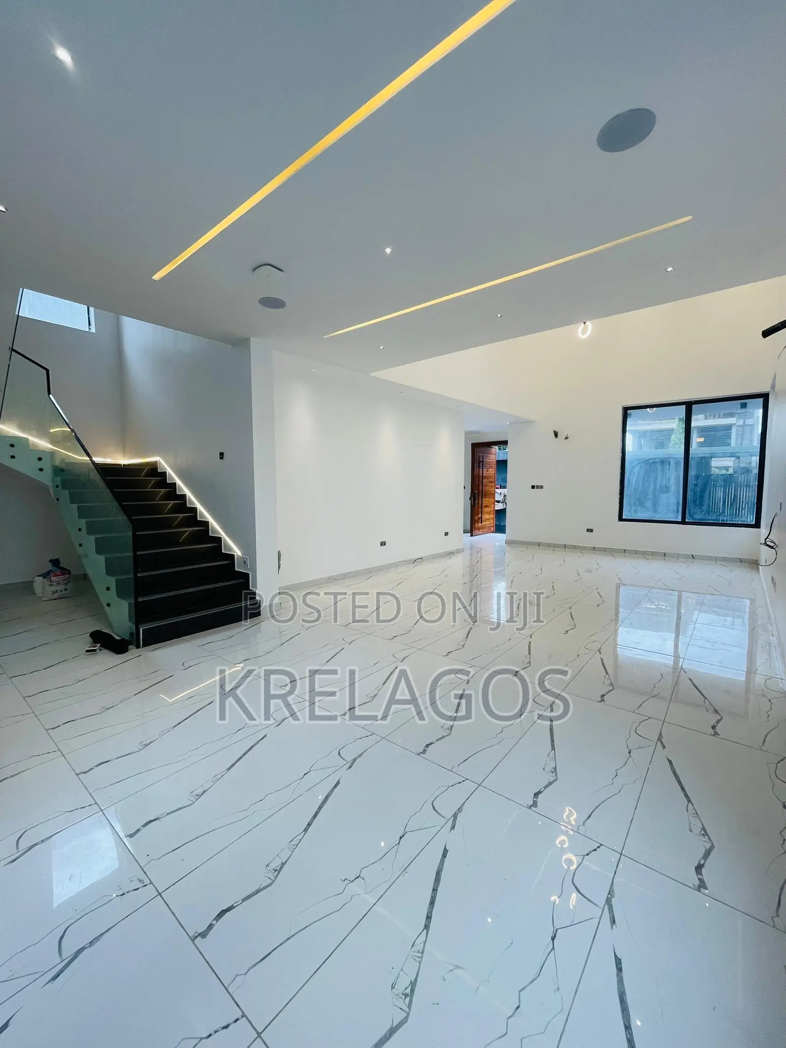 5bdrm Duplex in Lekki Phase 1 for sale