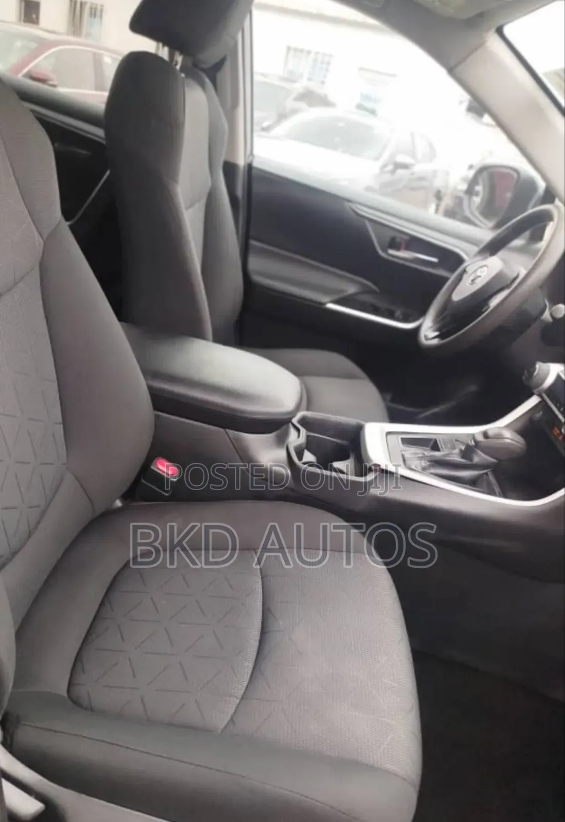 Toyota RAV4 XLE 2021 Black