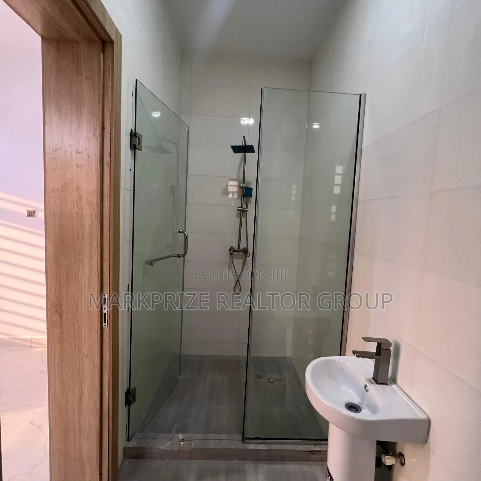 2bdrm Apartment in Lekki Scheme 2 for sale