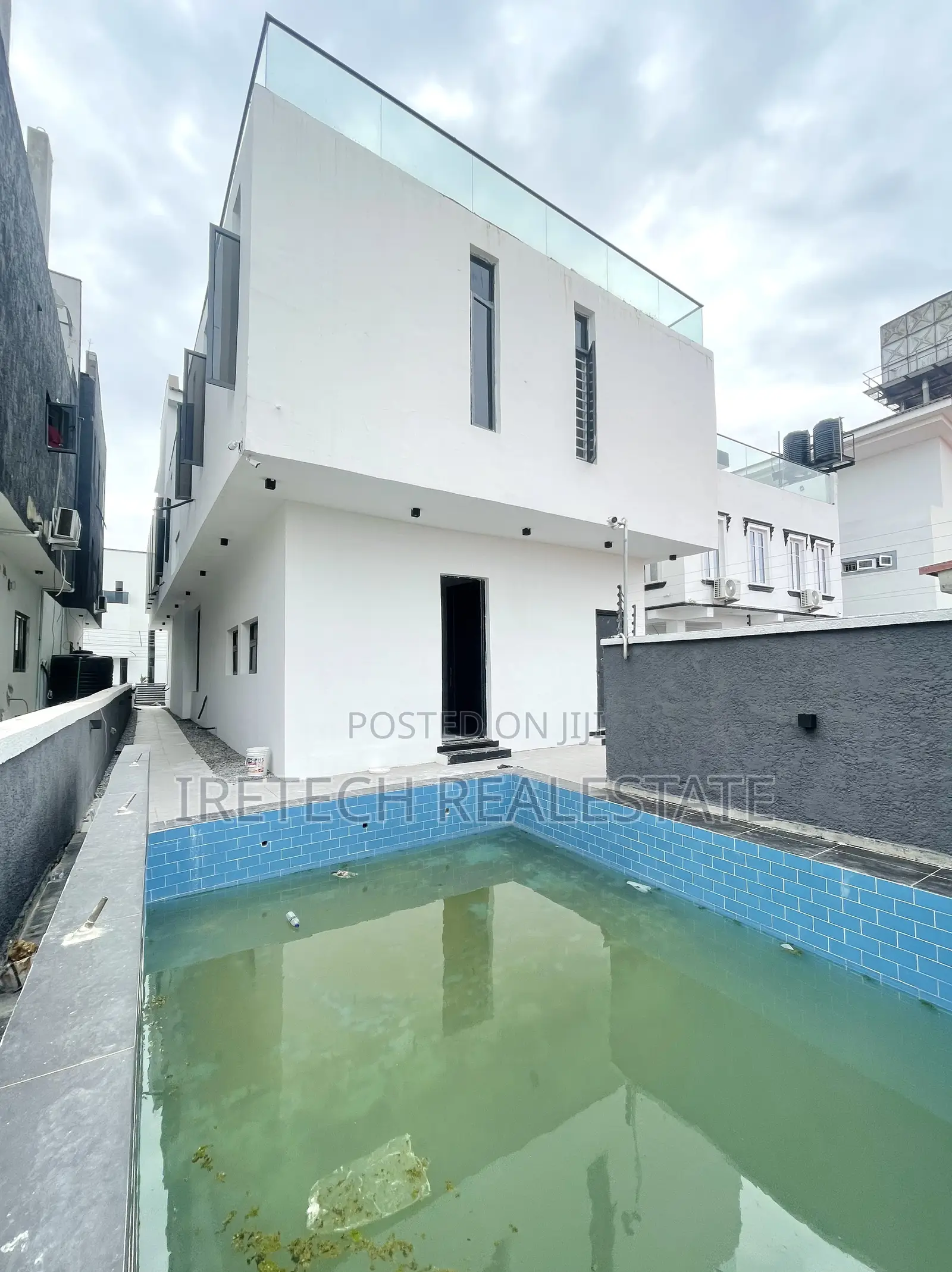 5bdrm Duplex in Orchid Road Lekki for sale