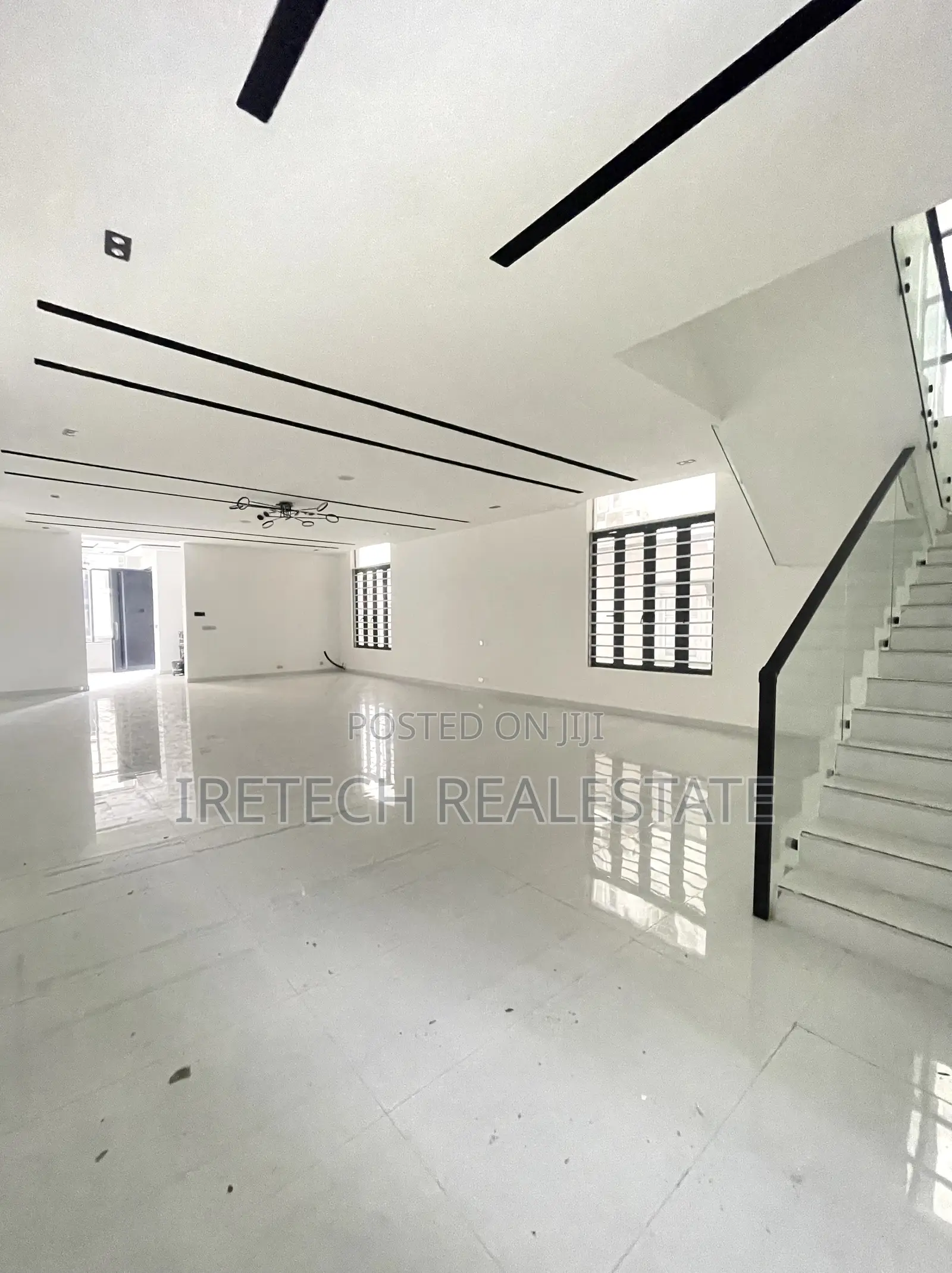 5bdrm Duplex in Orchid Road Lekki for sale