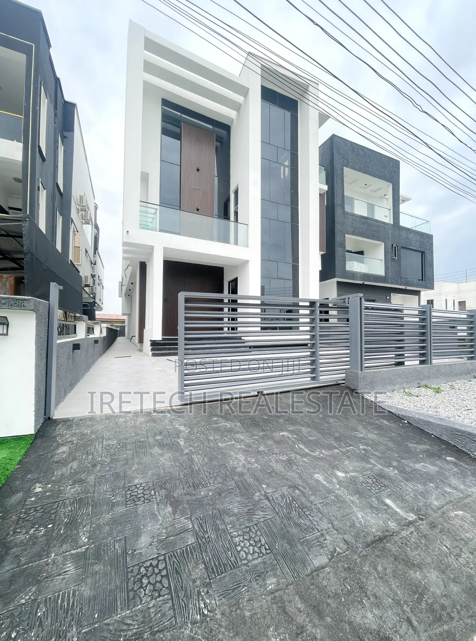 5bdrm Duplex in Orchid Road Lekki for sale