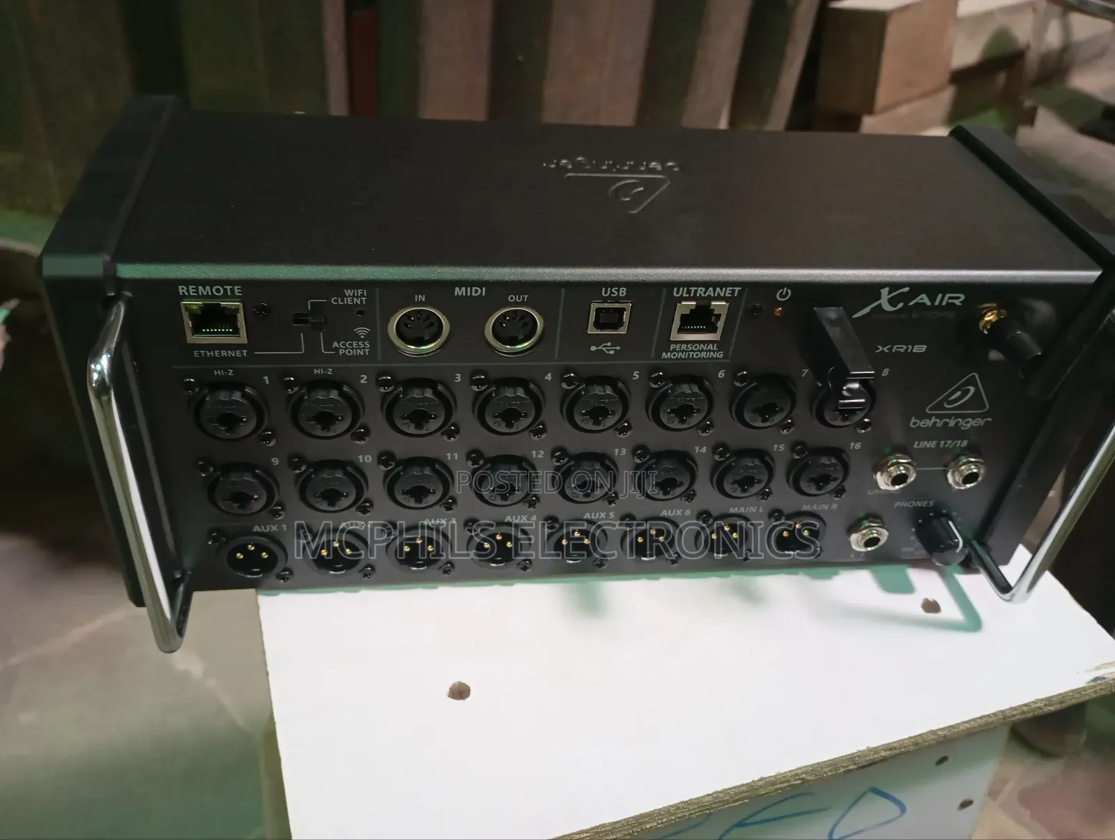 Behringer Xair Xr18 Midas Powered Digital Mixer