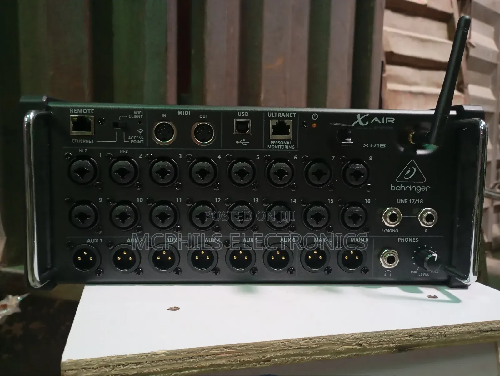 Behringer Xair Xr18 Midas Powered Digital Mixer