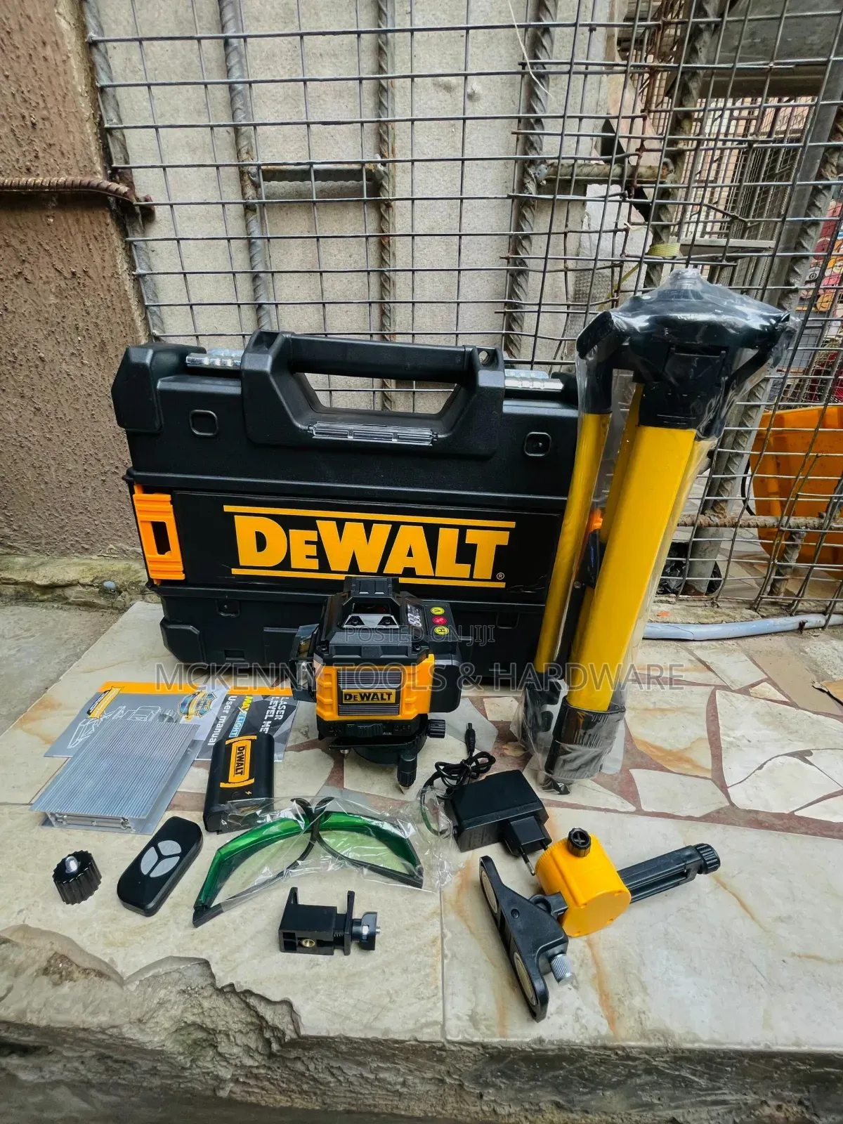 Dewalt Green Cross 16 Line Laser Level Kit.