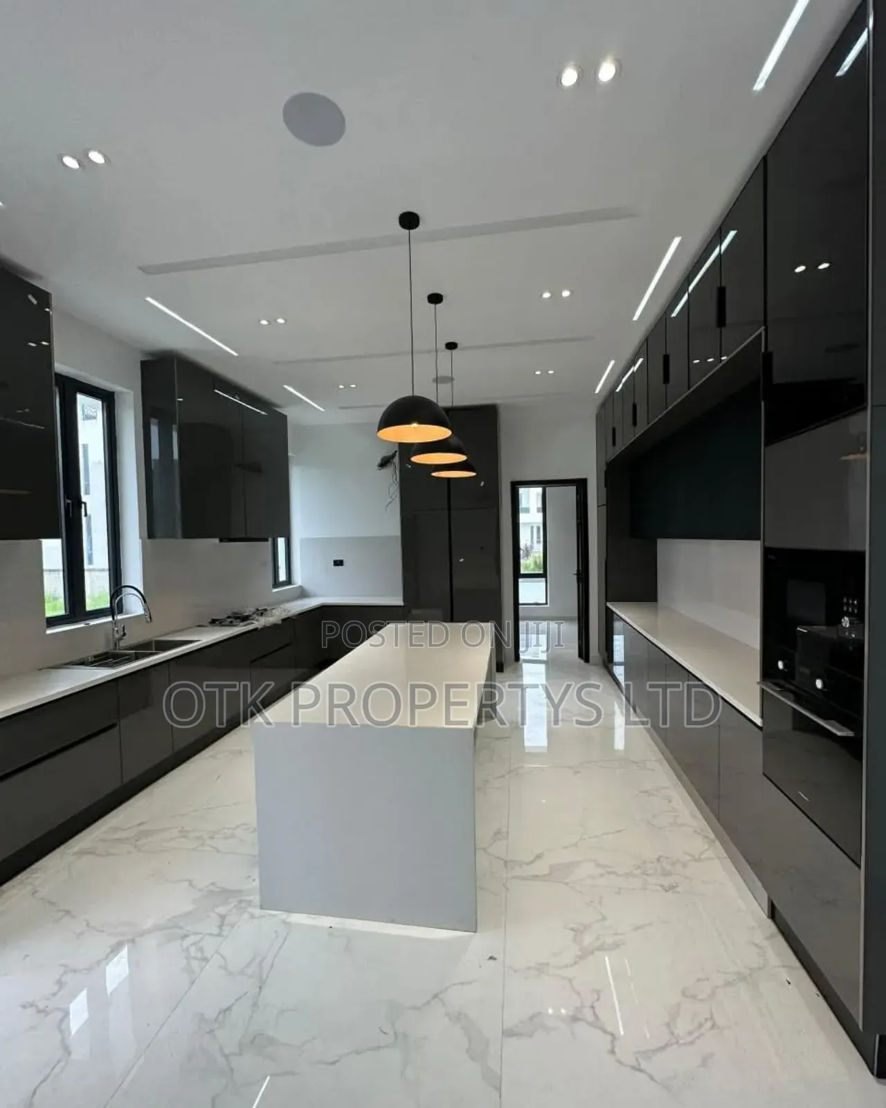 5bdrm Duplex in Osapa London Lekki for sale