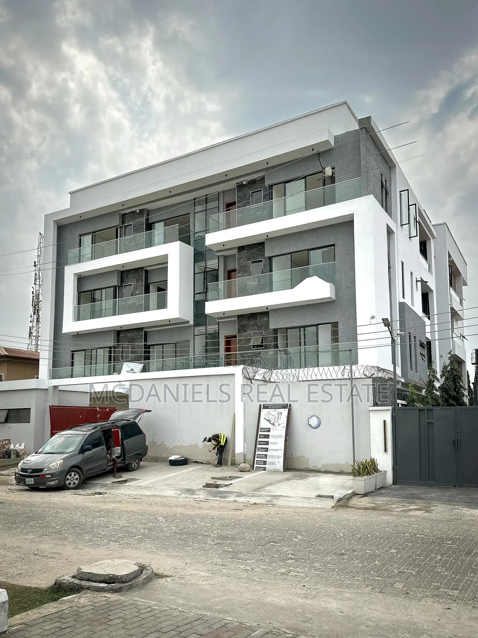 Furnished 3bdrm Apartment in Lekki Phase 1 for sale