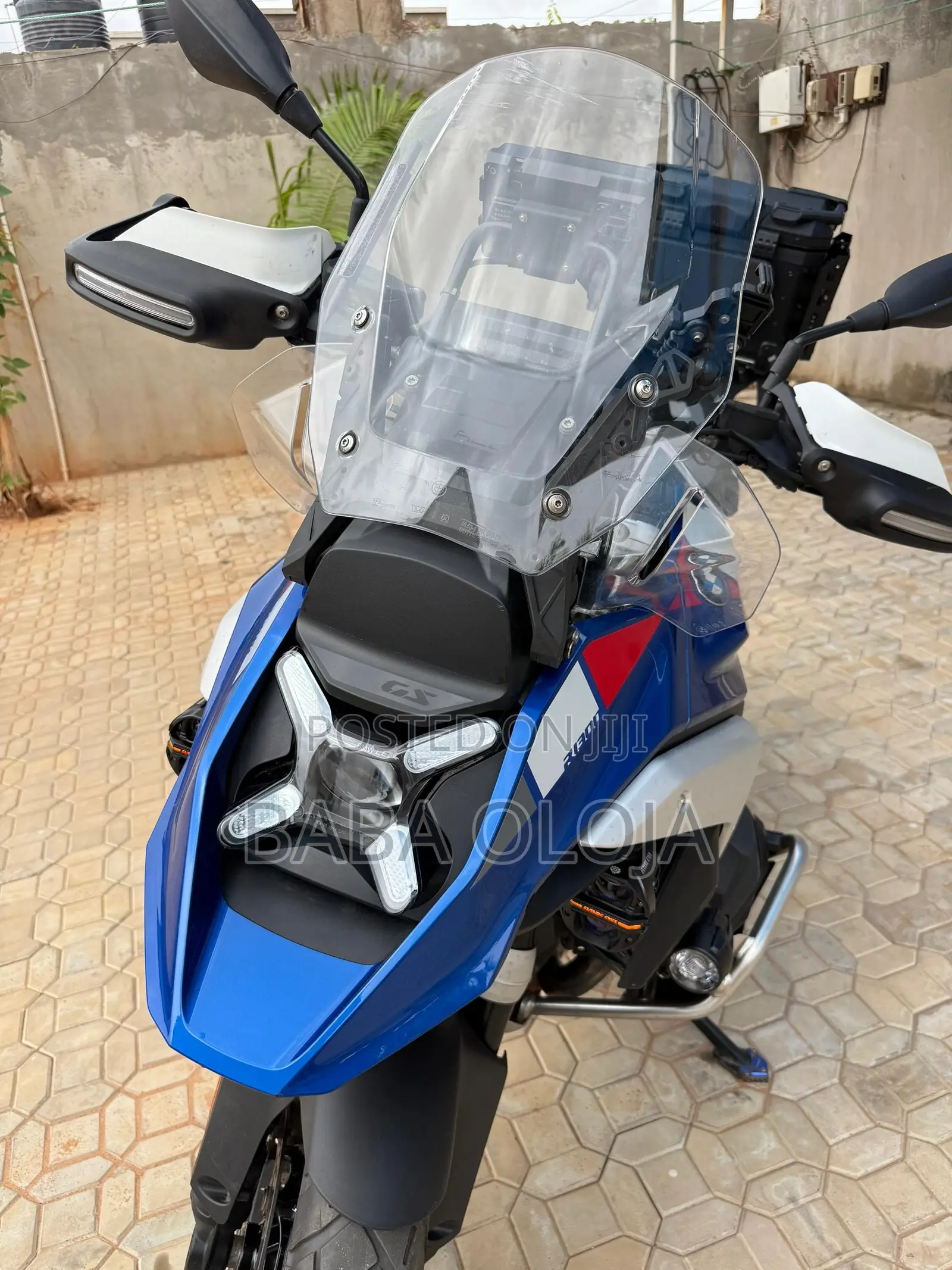 BMW 1300 2024 Blue