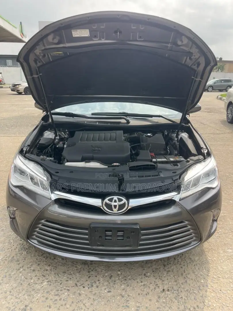 Toyota Camry XLE V6 4dr Sedan (3.6L 6cyl 6A) 2016 Gray