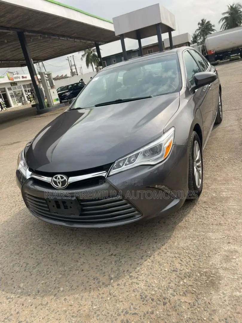 Toyota Camry XLE V6 4dr Sedan (3.6L 6cyl 6A) 2016 Gray