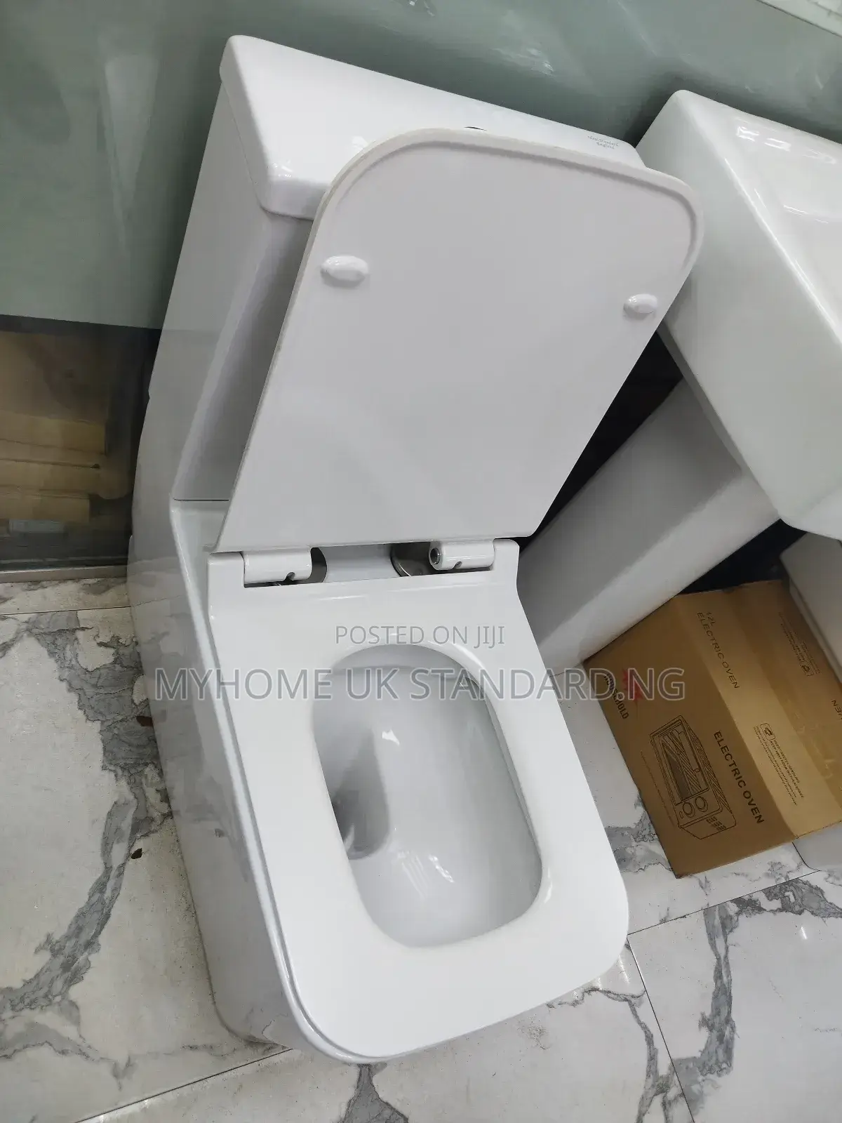 Executive England Toilet Seat With Wash Hand Basin