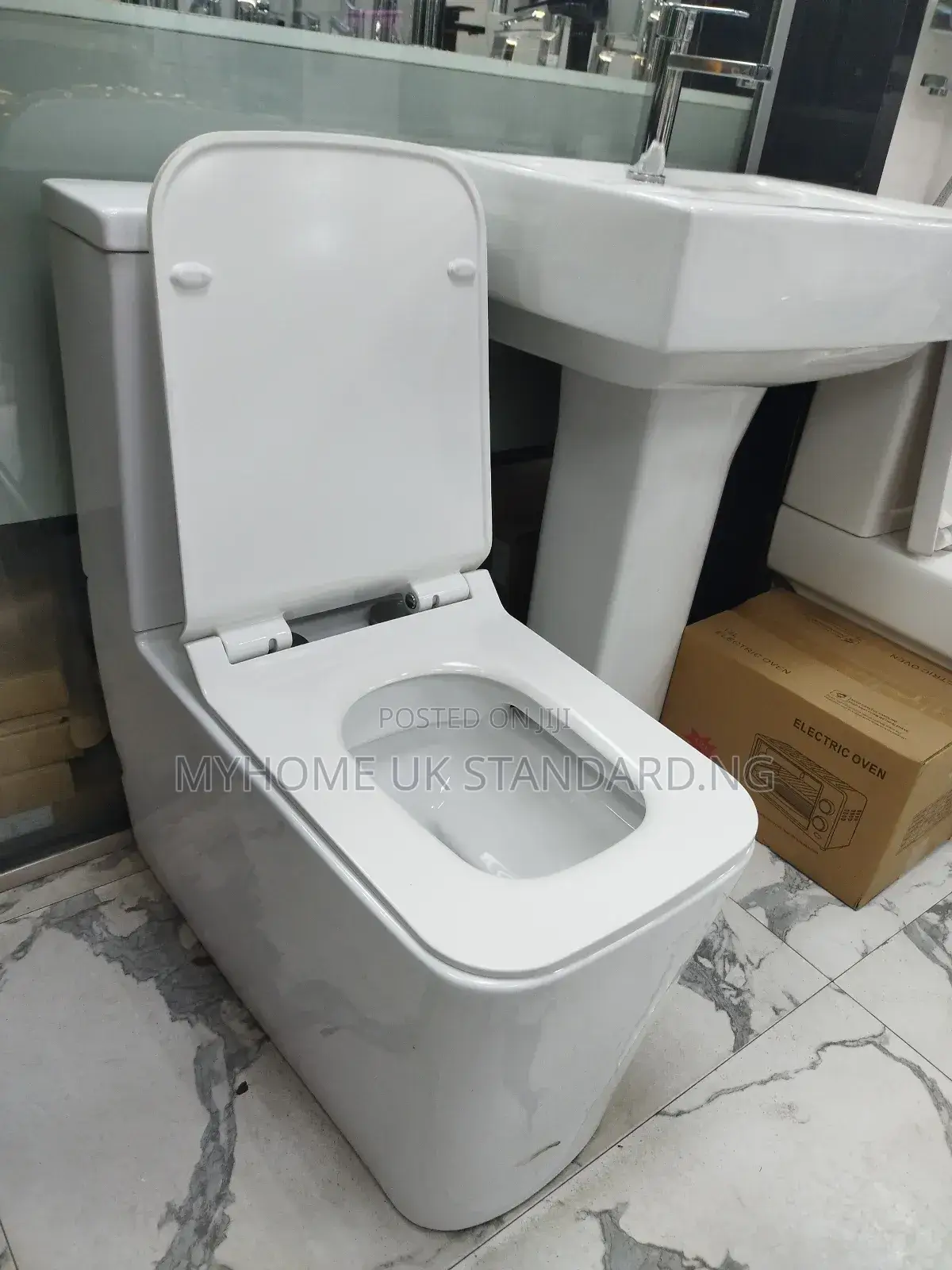 Executive England Toilet Seat With Wash Hand Basin