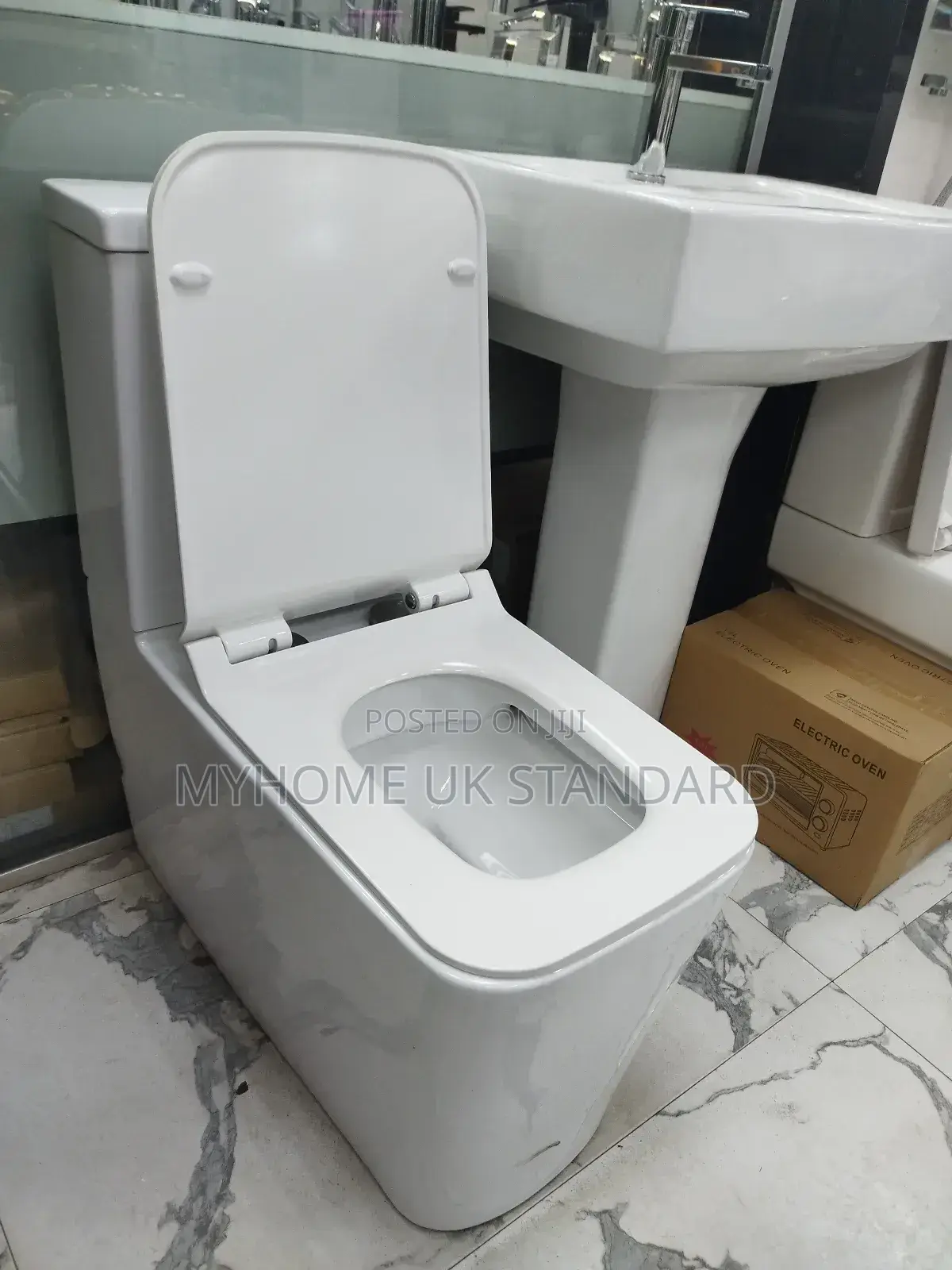 Executive England Toilet Seat With Wash Hand Basin