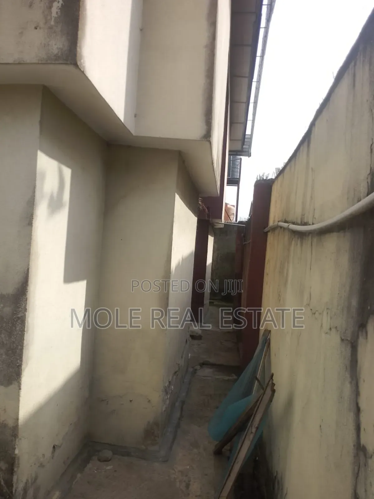 3bdrm Block of Flats in Akowonjo, Egbeda / Egbeda for sale