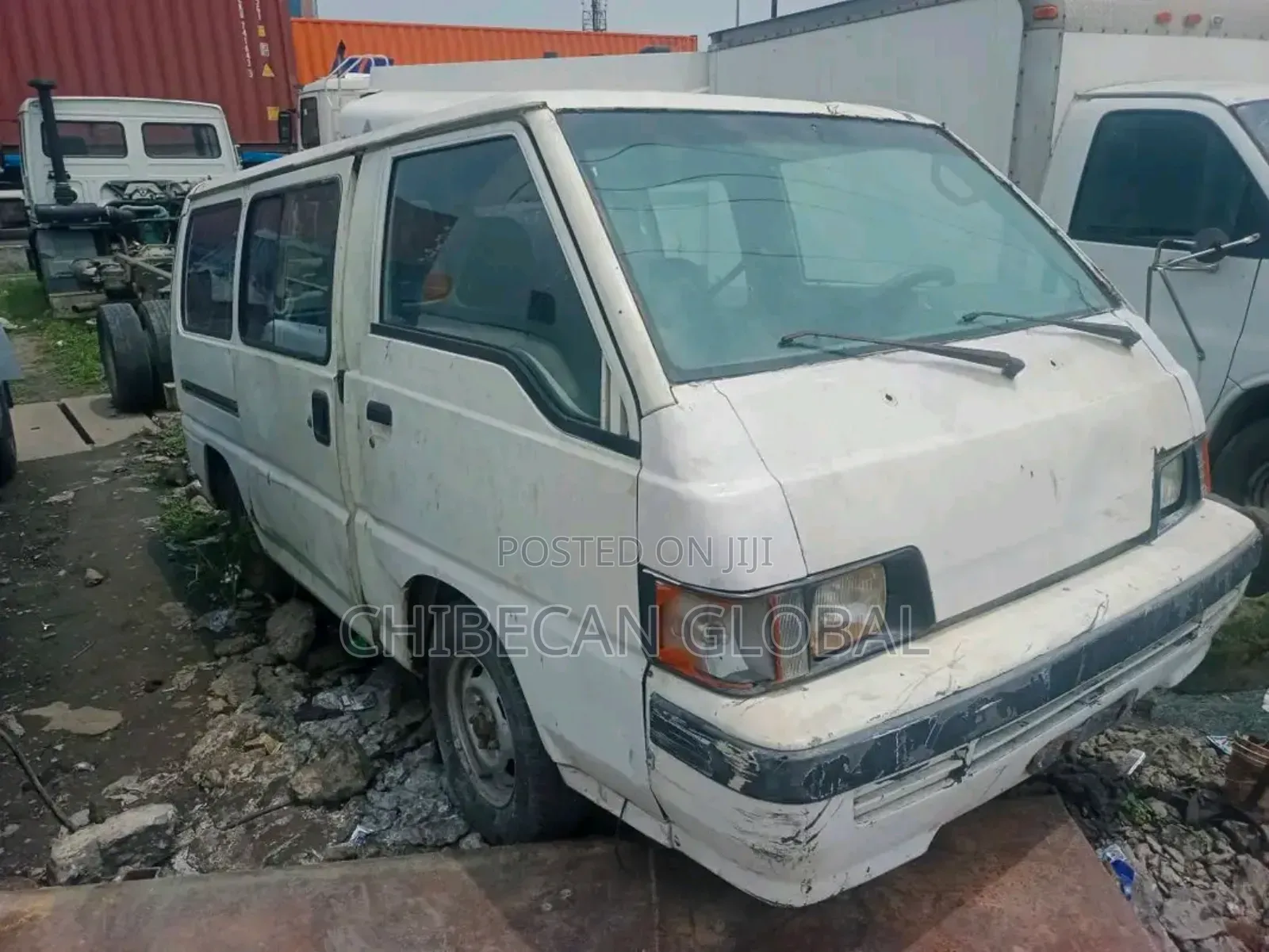 Mitsubishi L300 2004 White