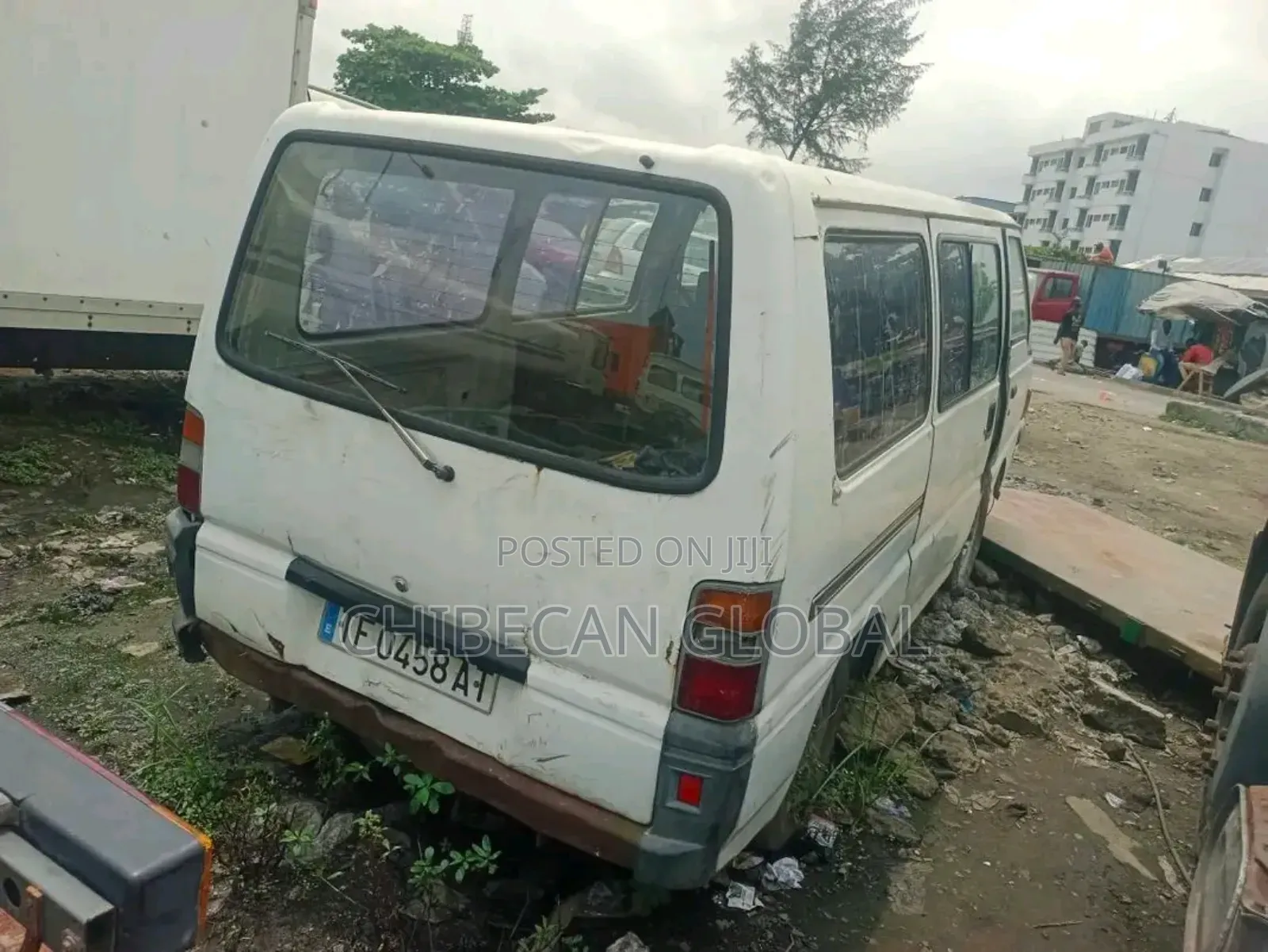 Mitsubishi L300 2004 White
