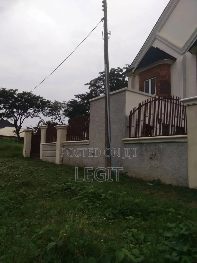 10bdrm Duplex in Lugbe District for sale
