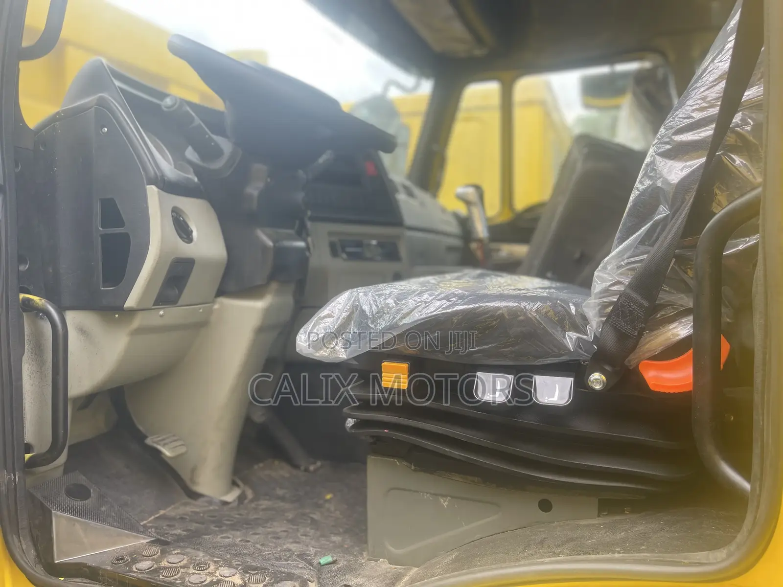 Foreign Used HOWO Tractor Head 2023 Yellow