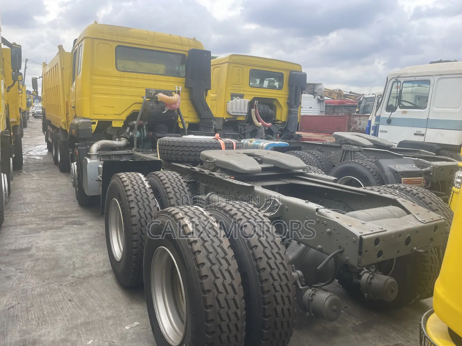 Foreign Used HOWO Tractor Head 2023 Yellow