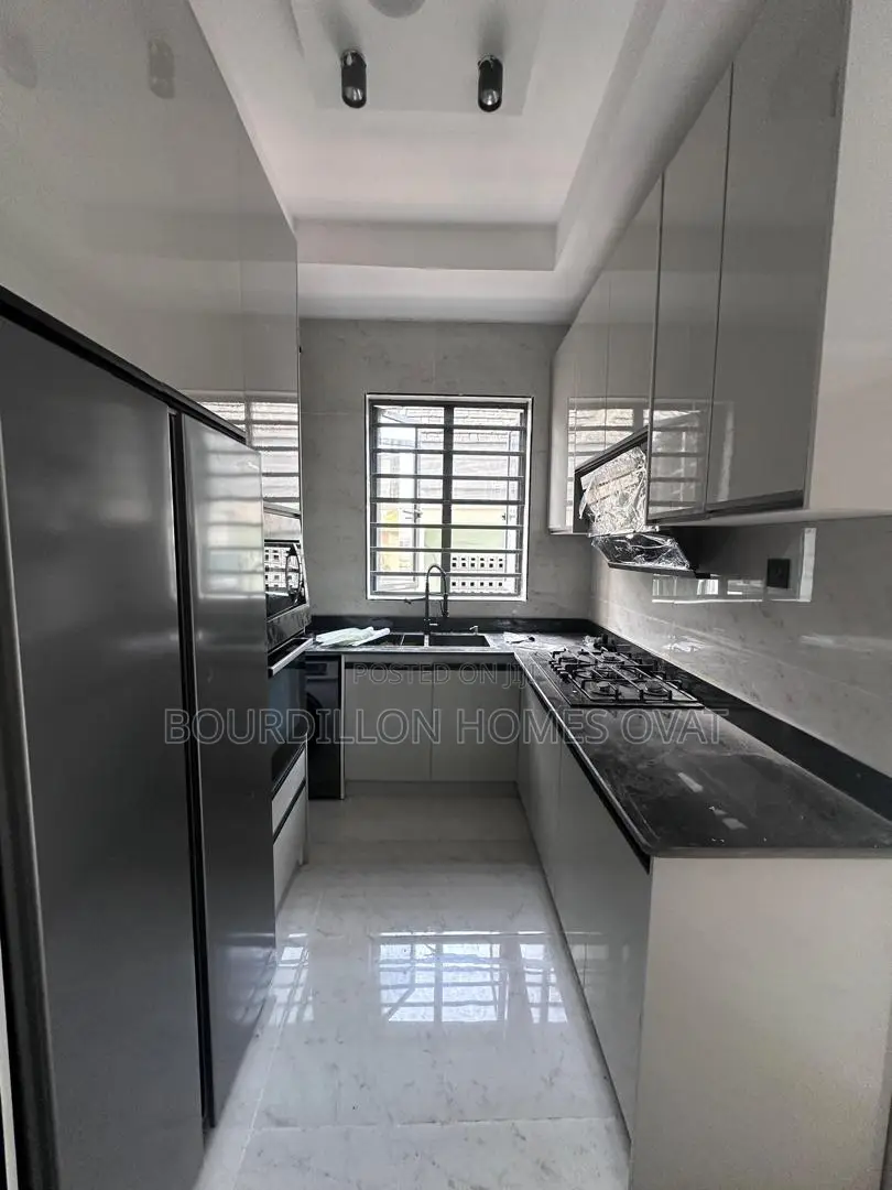 4bdrm Duplex in Lekki Phase 1 for sale