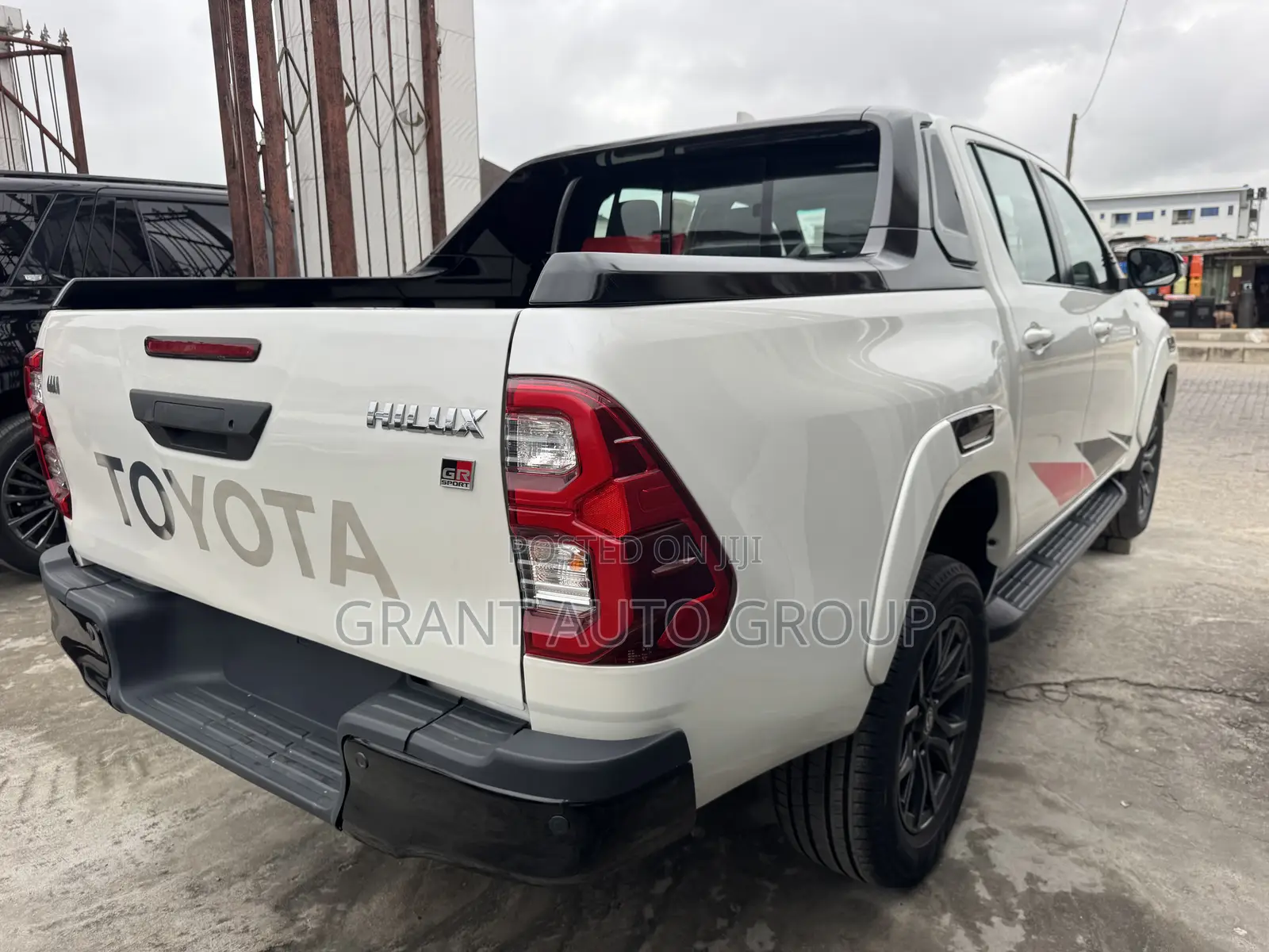 New Toyota Hilux 2022 White