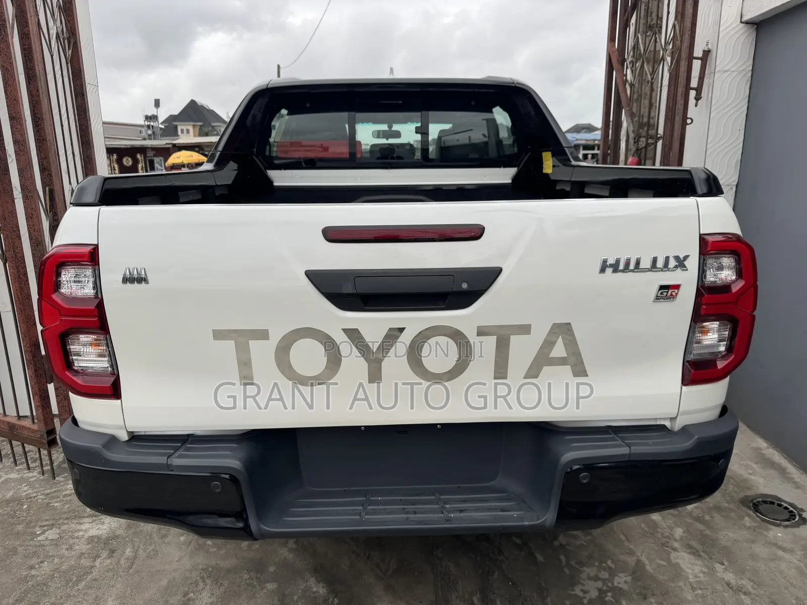 New Toyota Hilux 2022 White
