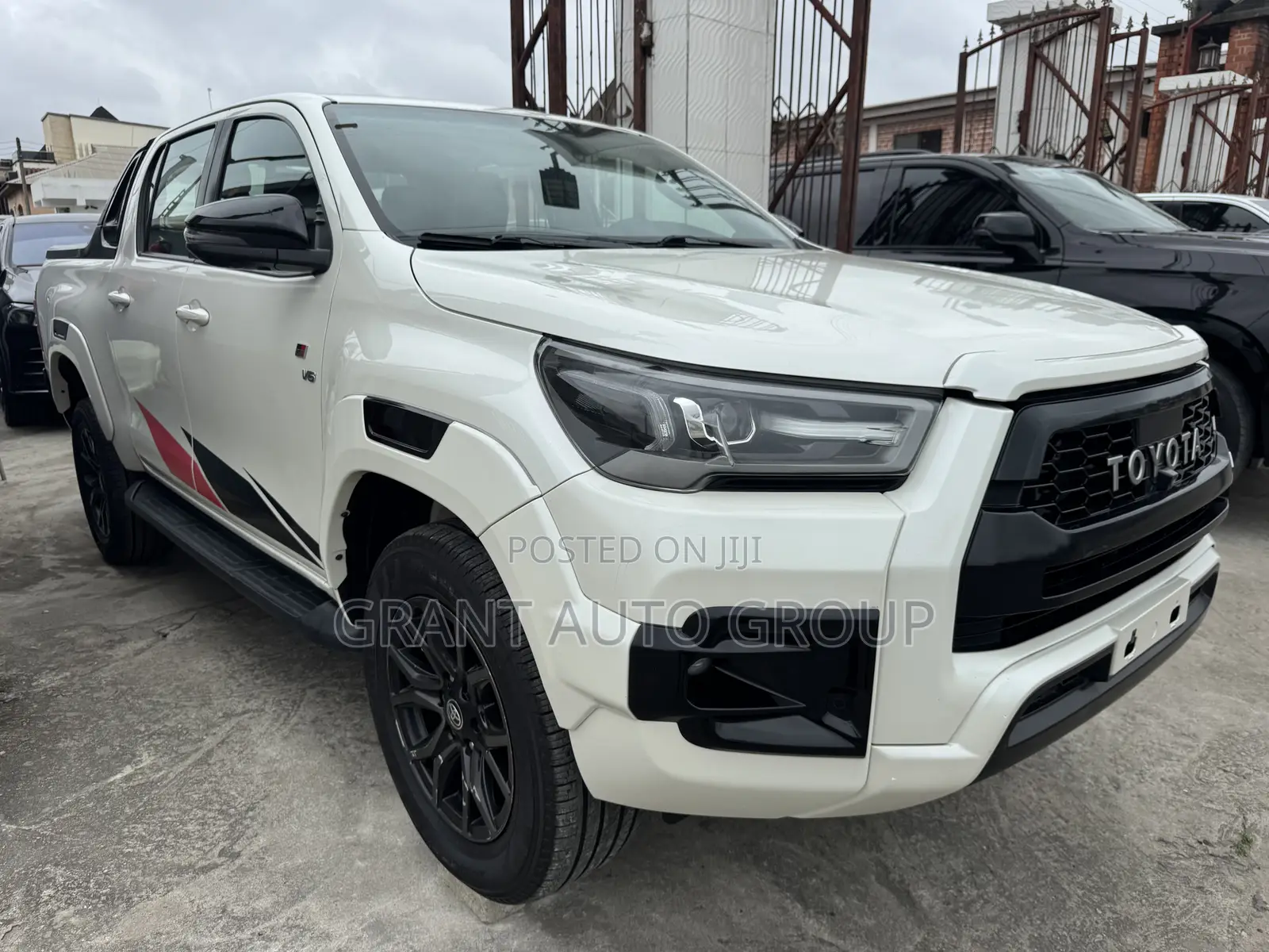 New Toyota Hilux 2022 White