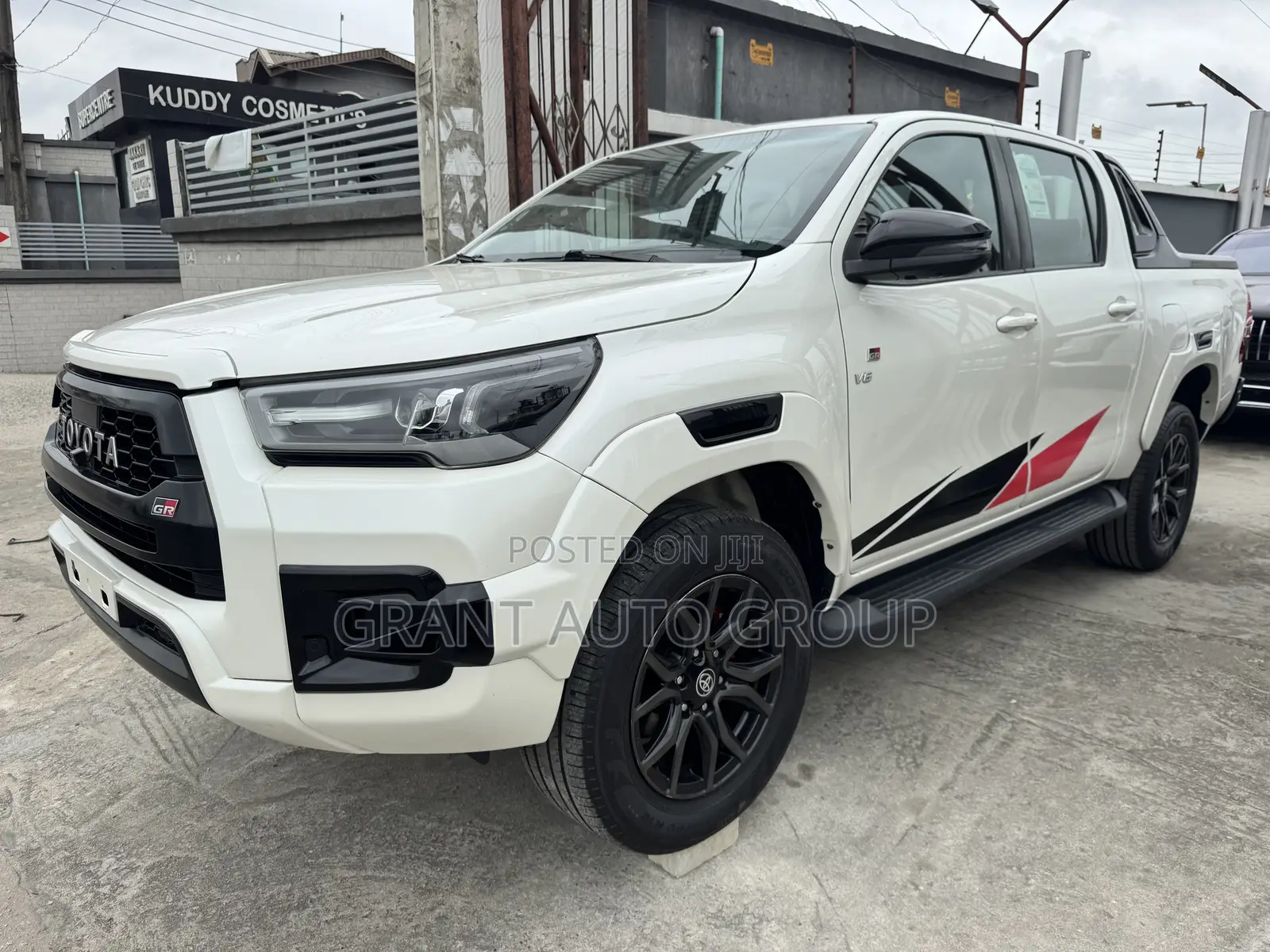 New Toyota Hilux 2022 White