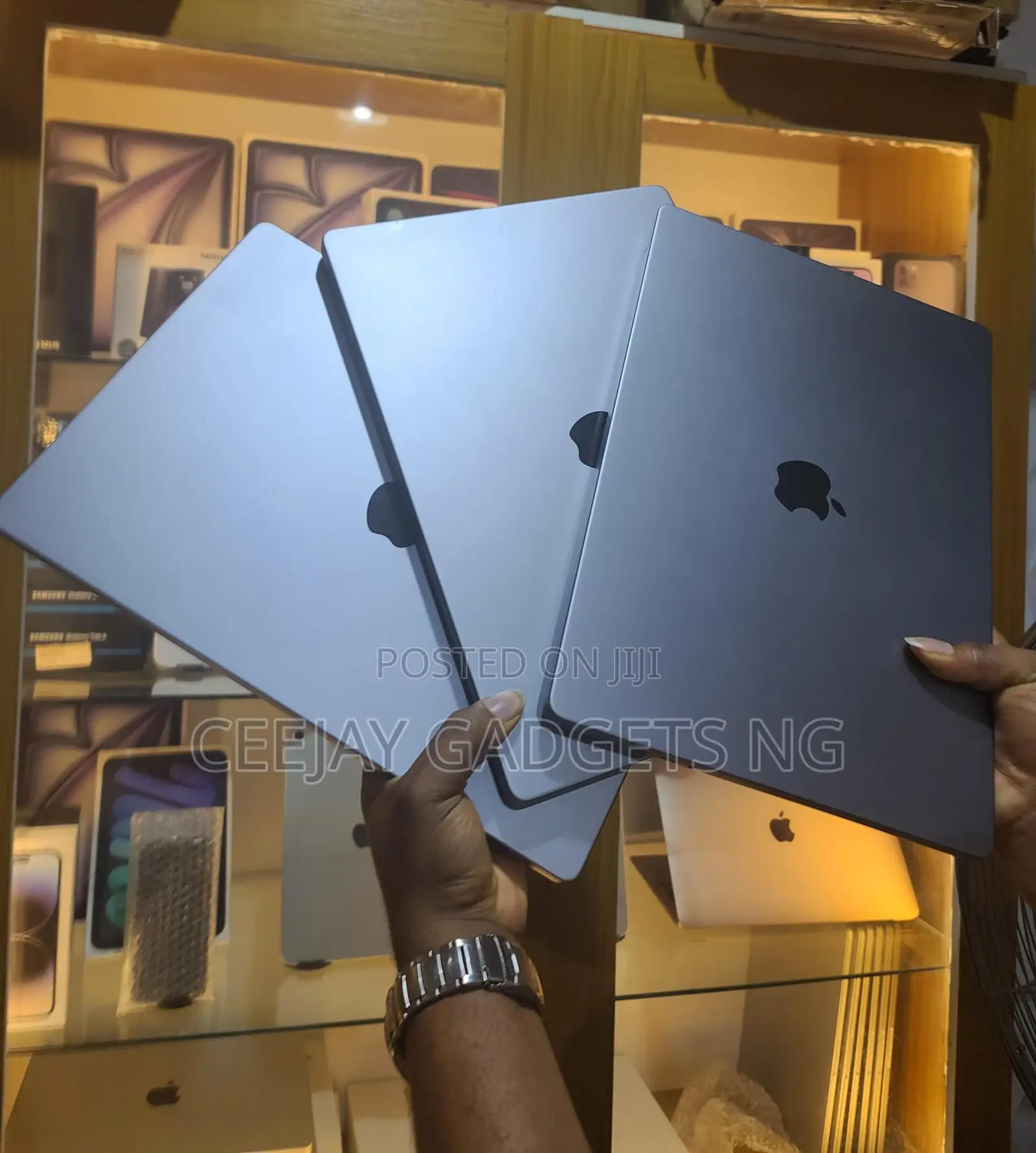 Laptop Apple MacBook Pro 2021 M1 16GB Apple M1 Pro SSD 512GB
