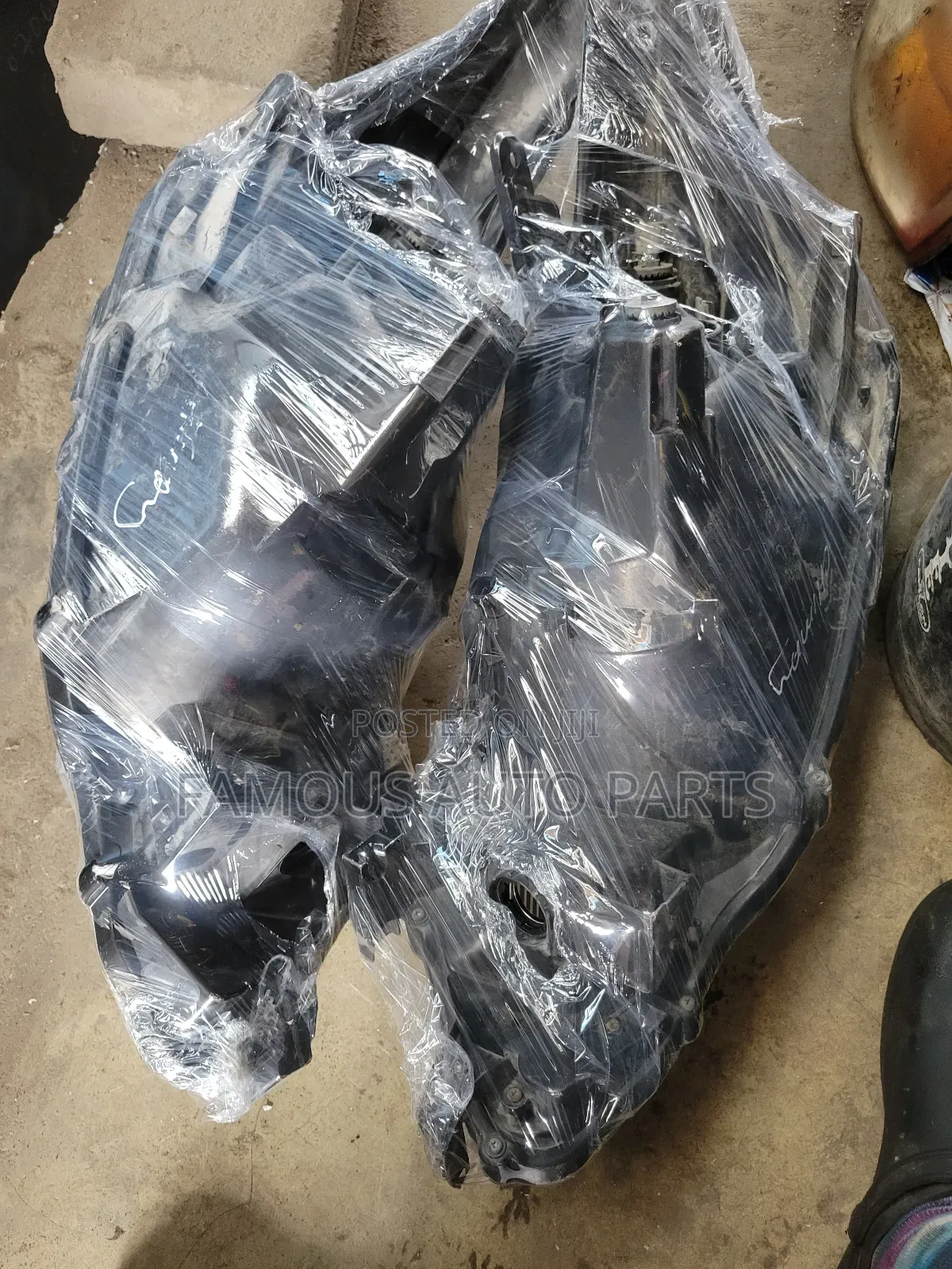 Headlight Toyota Yarisa 2013
