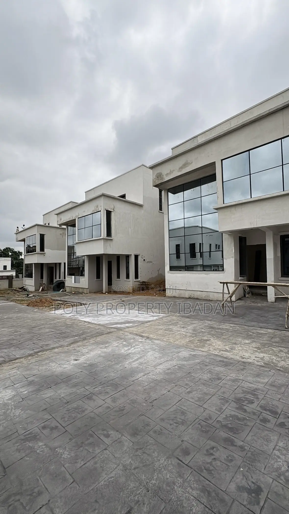 4bdrm Penthouse in Cheif Lateef Oyelade, Ibadan for sale