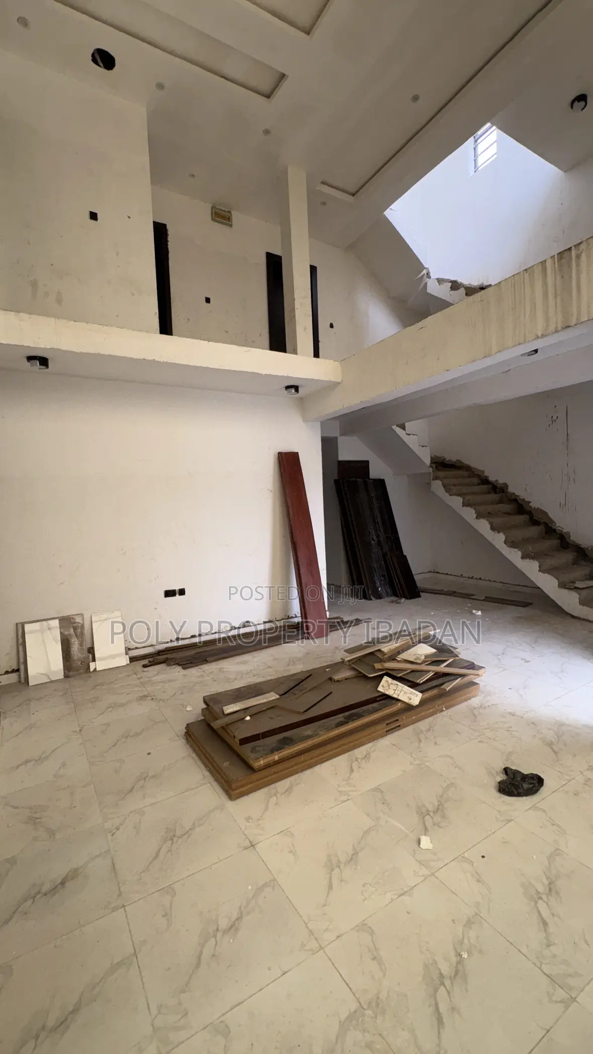 4bdrm Penthouse in Cheif Lateef Oyelade, Ibadan for sale