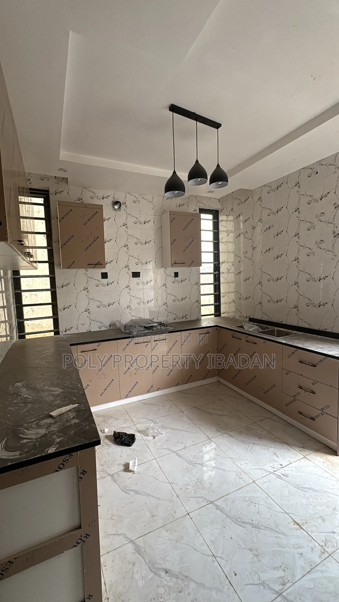 4bdrm Penthouse in Cheif Lateef Oyelade, Ibadan for sale