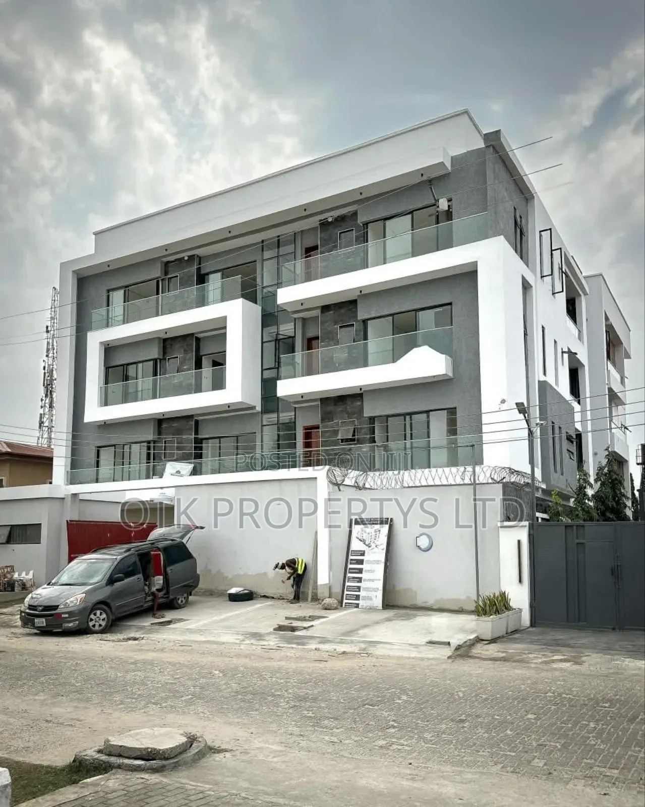 3bdrm Block of Flats in Lekki Phase 1 Lagos for sale