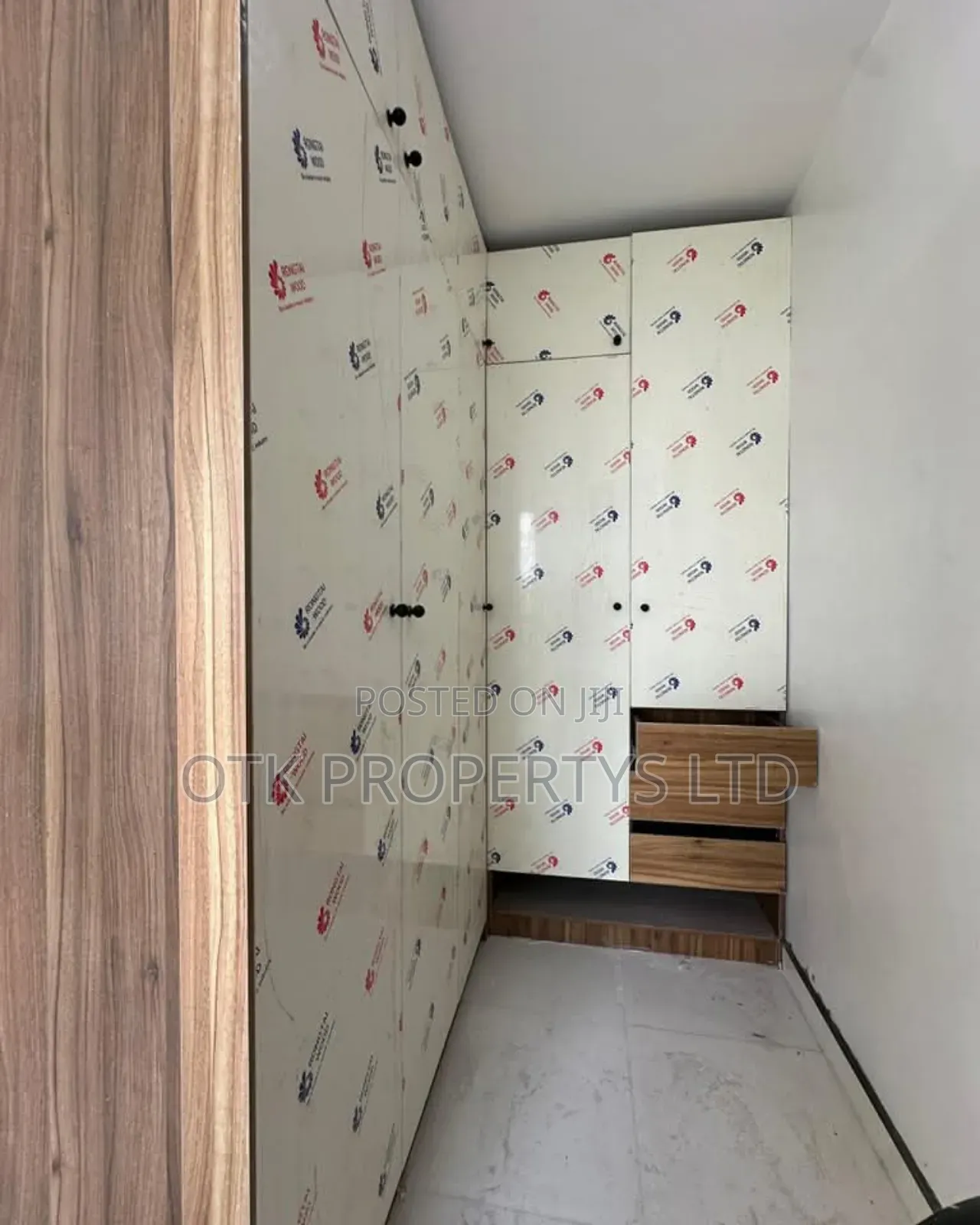 2bdrm Block of Flats in Oniru Vi Lagos, Orange Island for sale