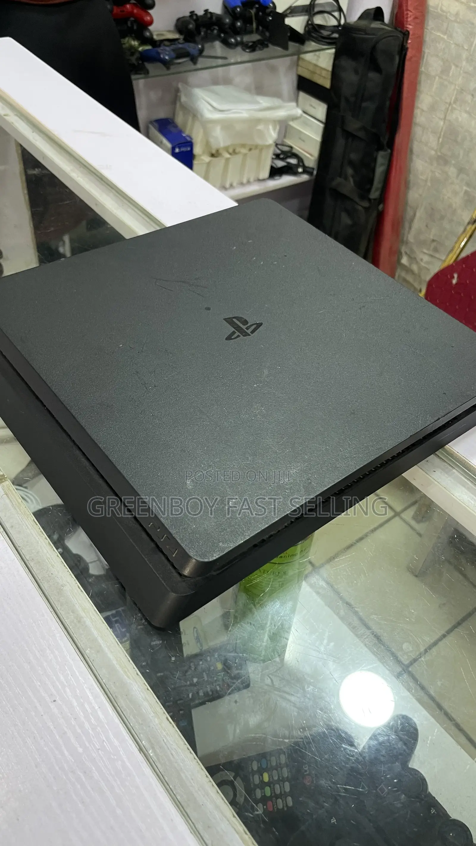 Play Station 4 Slim