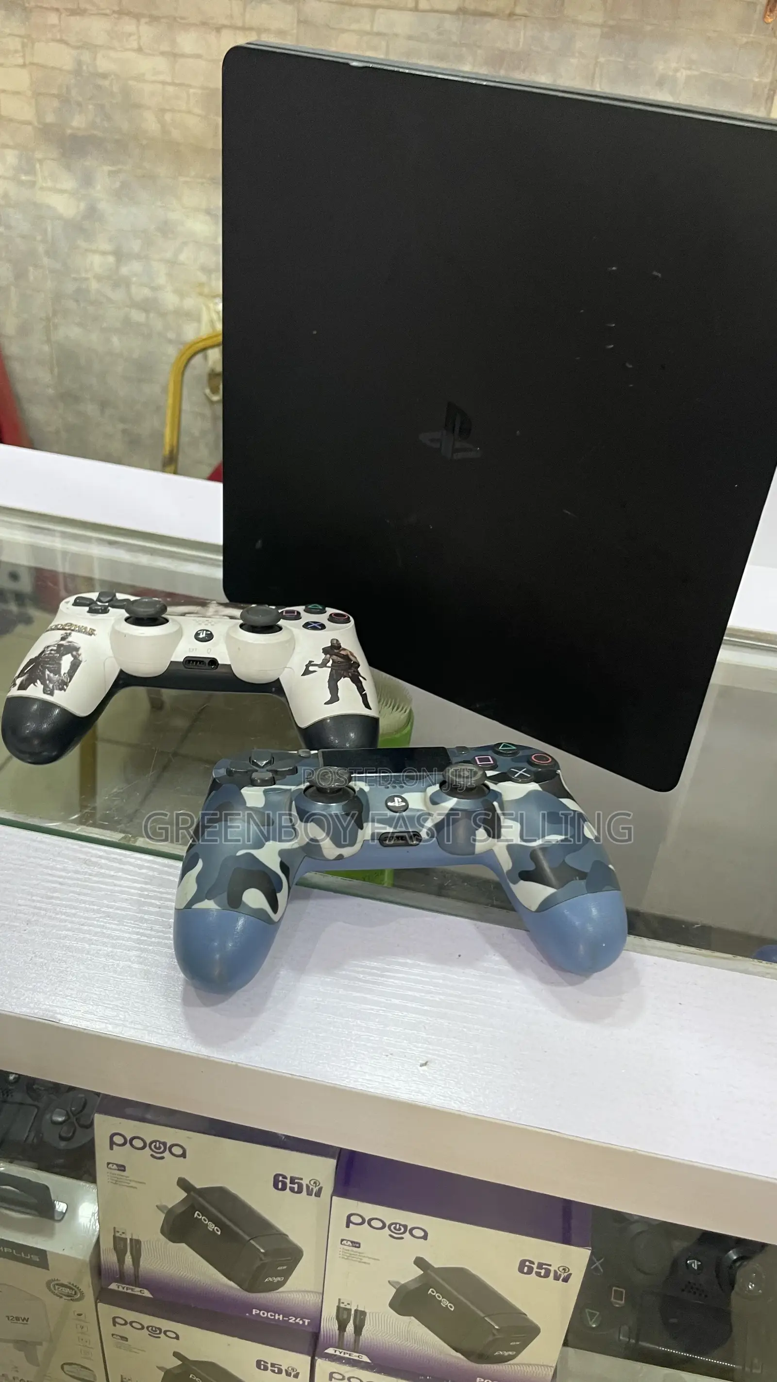 Play Station 4 Slim