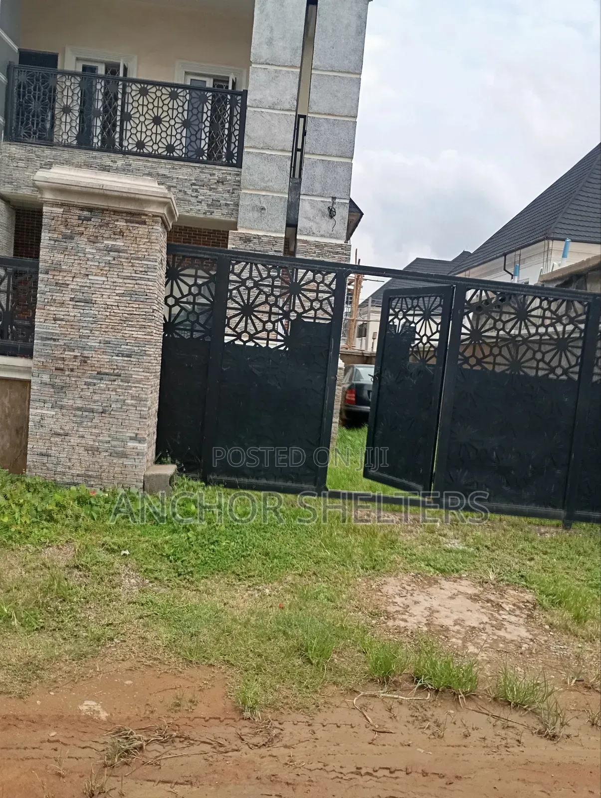 6bdrm Duplex in Along Von Road Lugbe for sale