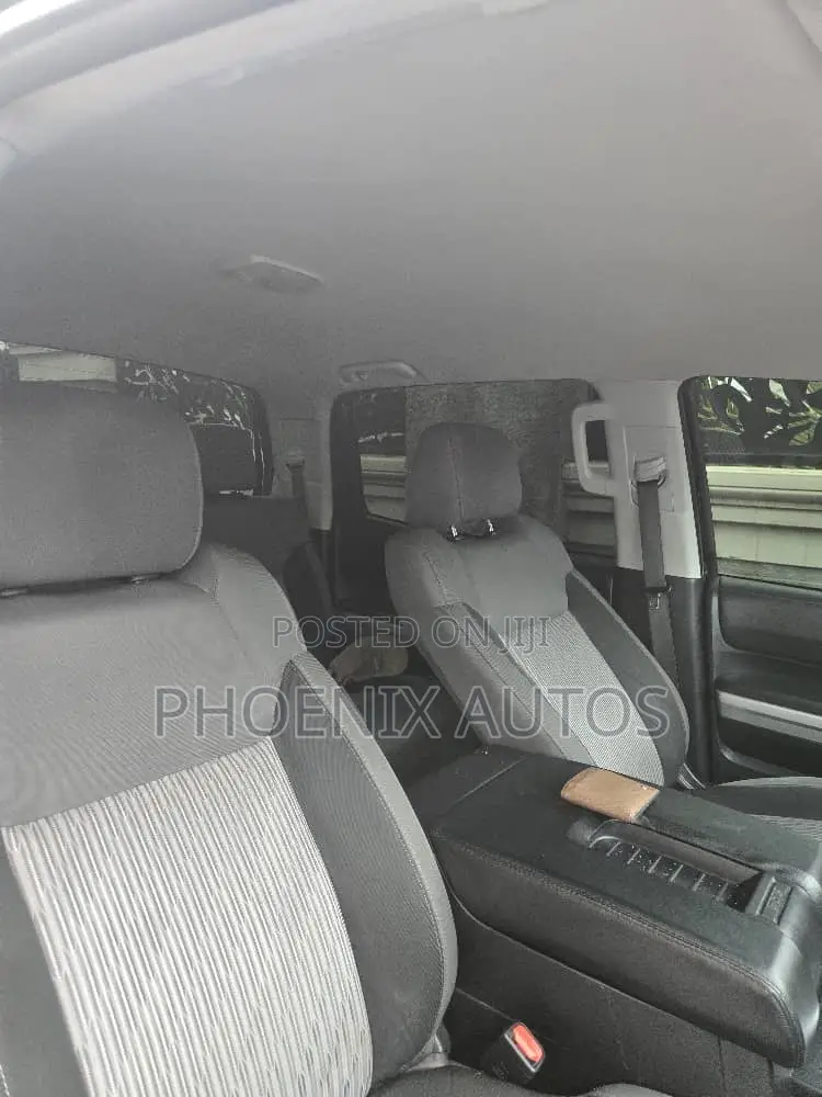 Toyota Tundra SR5 4dr Double Cab 4WD LB (5.7L 8cyl 6A) 2014 Black