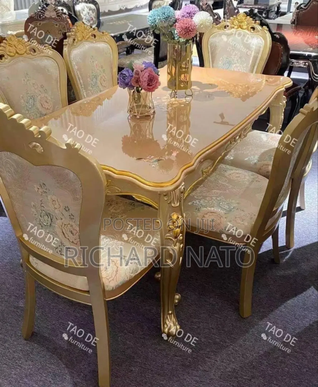 Elegant Royal Dining Seater