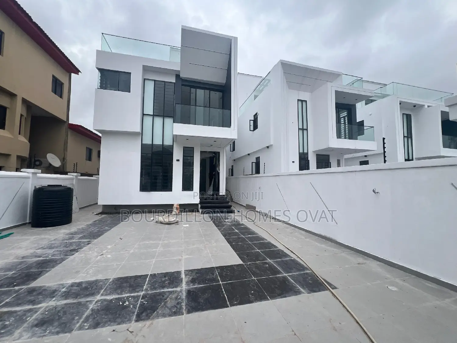 5bdrm Duplex in Lekki Phase 1 for sale