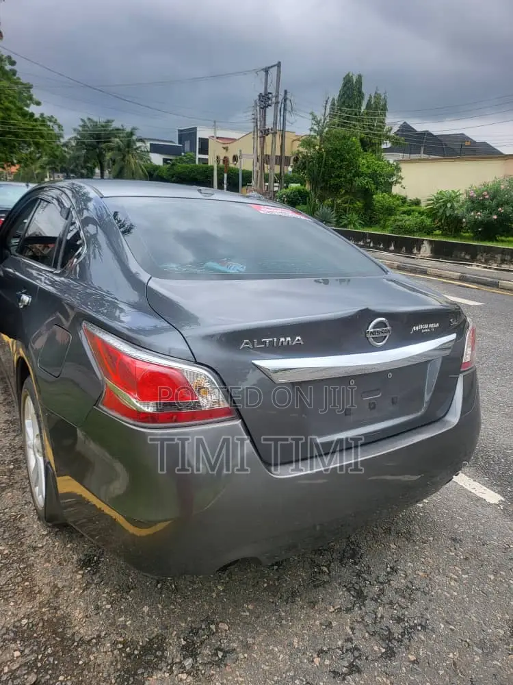 Nissan Altima 2.5 SV 4dr Sedan (2.5L 4cyl CVT) 2015 Gray