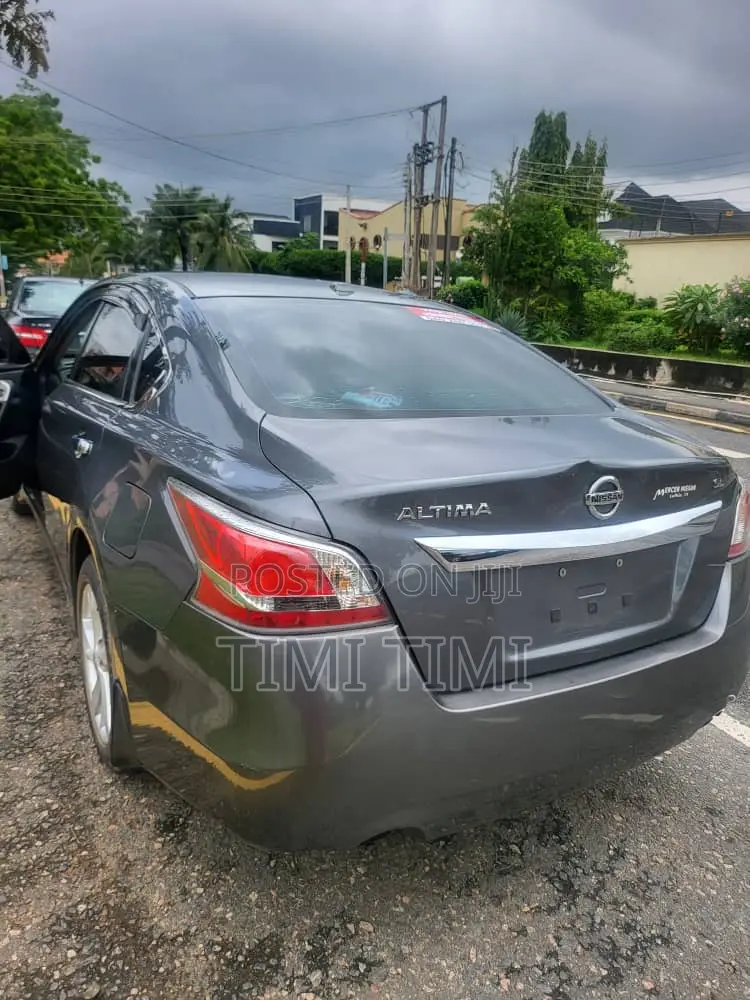 Nissan Altima 2.5 SV 4dr Sedan (2.5L 4cyl CVT) 2015 Gray