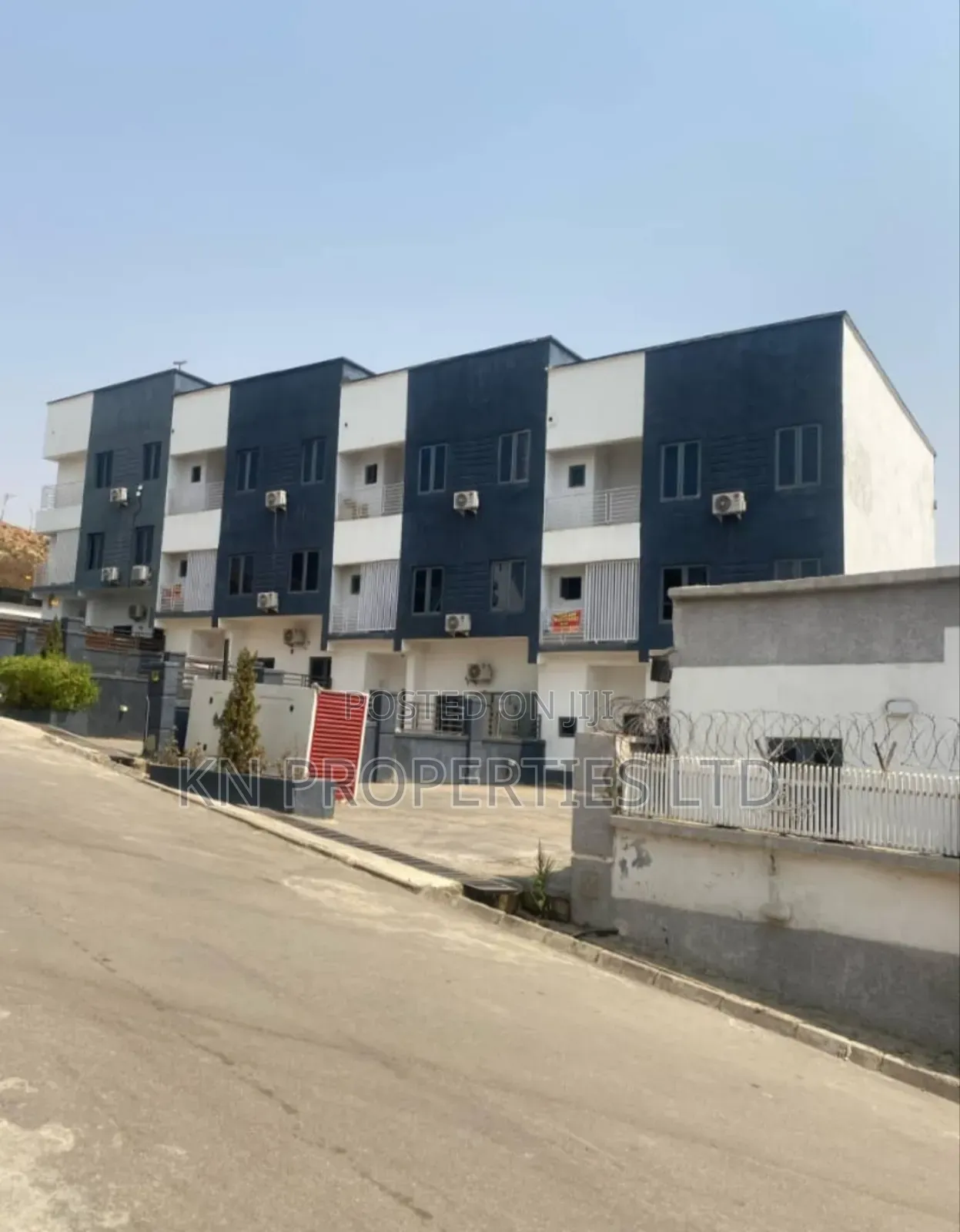 4bdrm Townhouse / Terrace in Diploma Zone Gusape, Guzape District