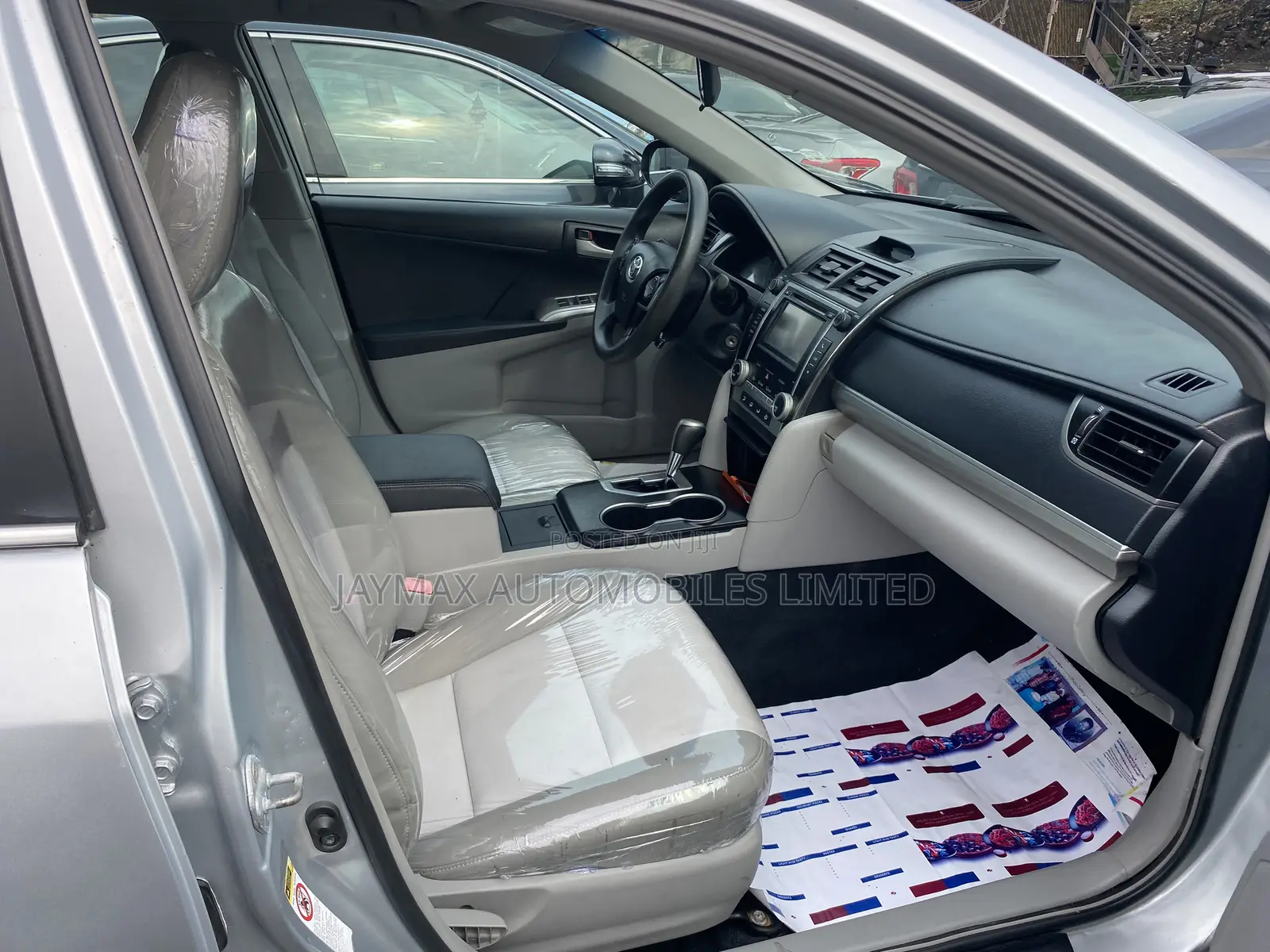Toyota Camry LE 4dr Sedan (2.5L 4cyl 6A) 2013 Silver
