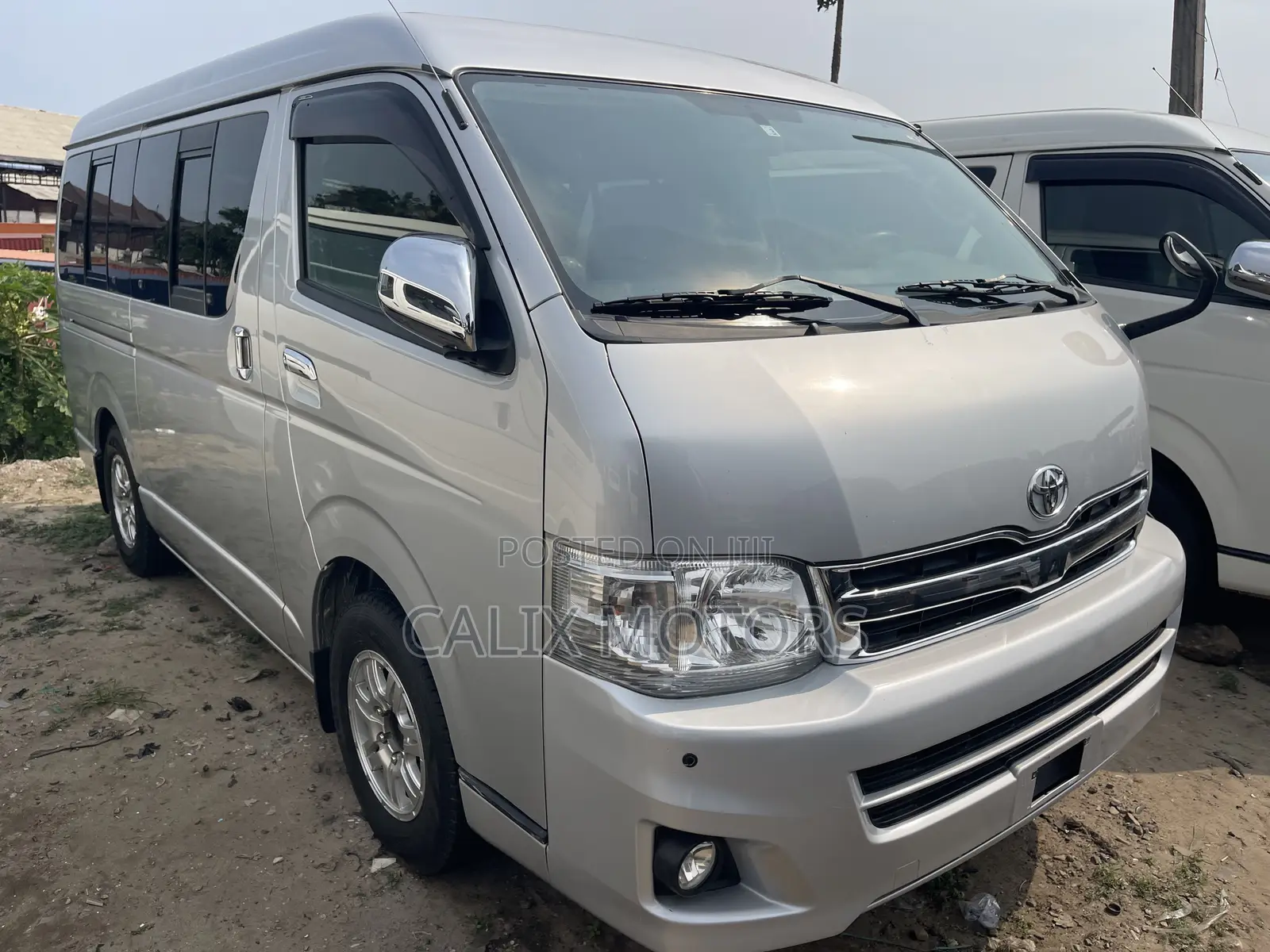 Toyota HiAce 2015 Silver